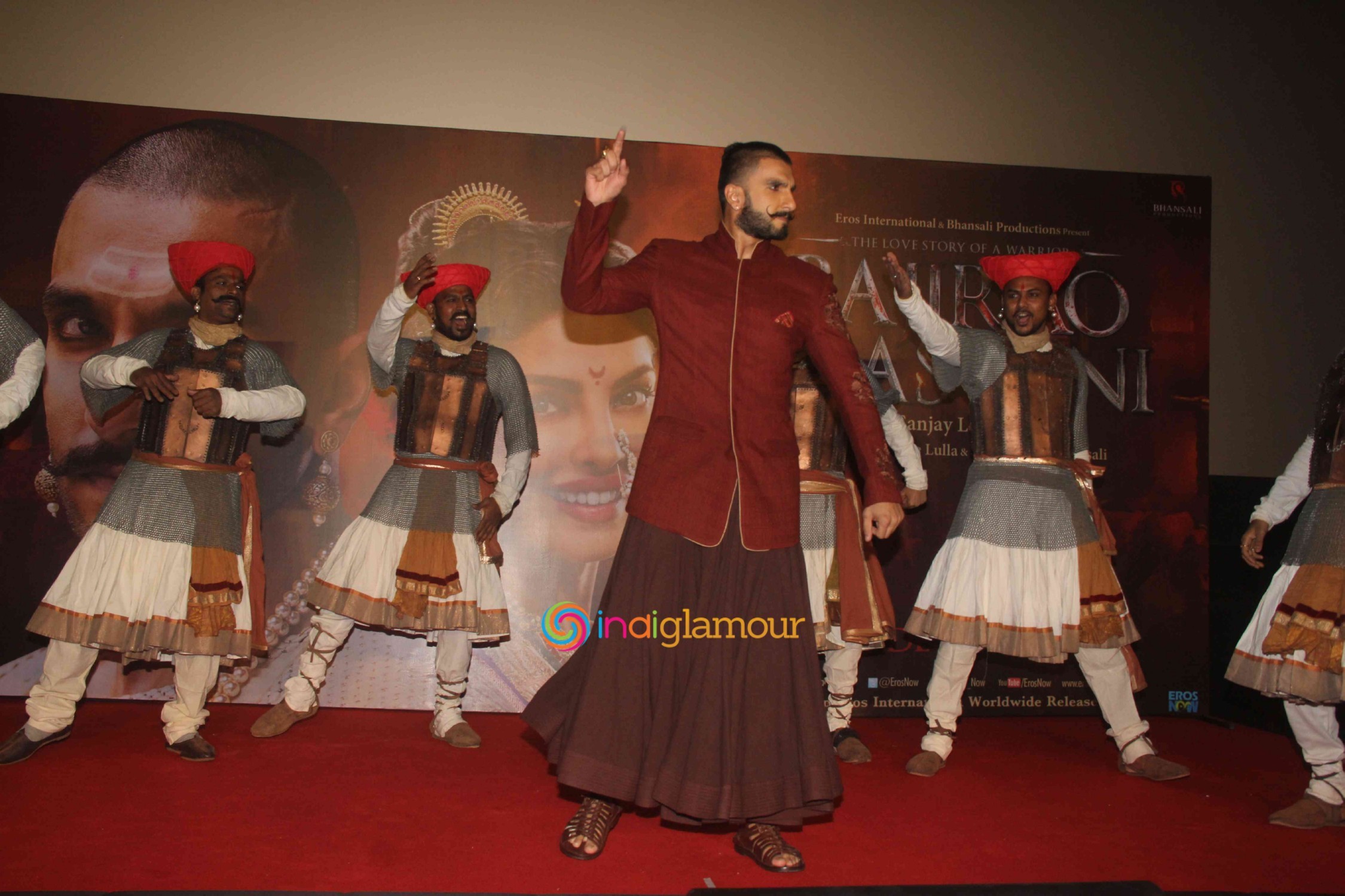 Ranveer Singh and Priyanka Chopra Celebrate Magic of Bajirao Mastani with Media at Pvr Mumbai Event hd photo