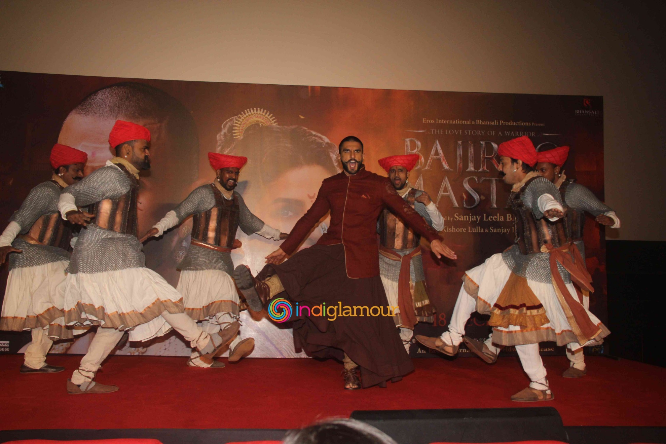 Ranveer Singh and Priyanka Chopra Celebrate Magic of Bajirao Mastani with Media at Pvr Mumbai Event hd photo