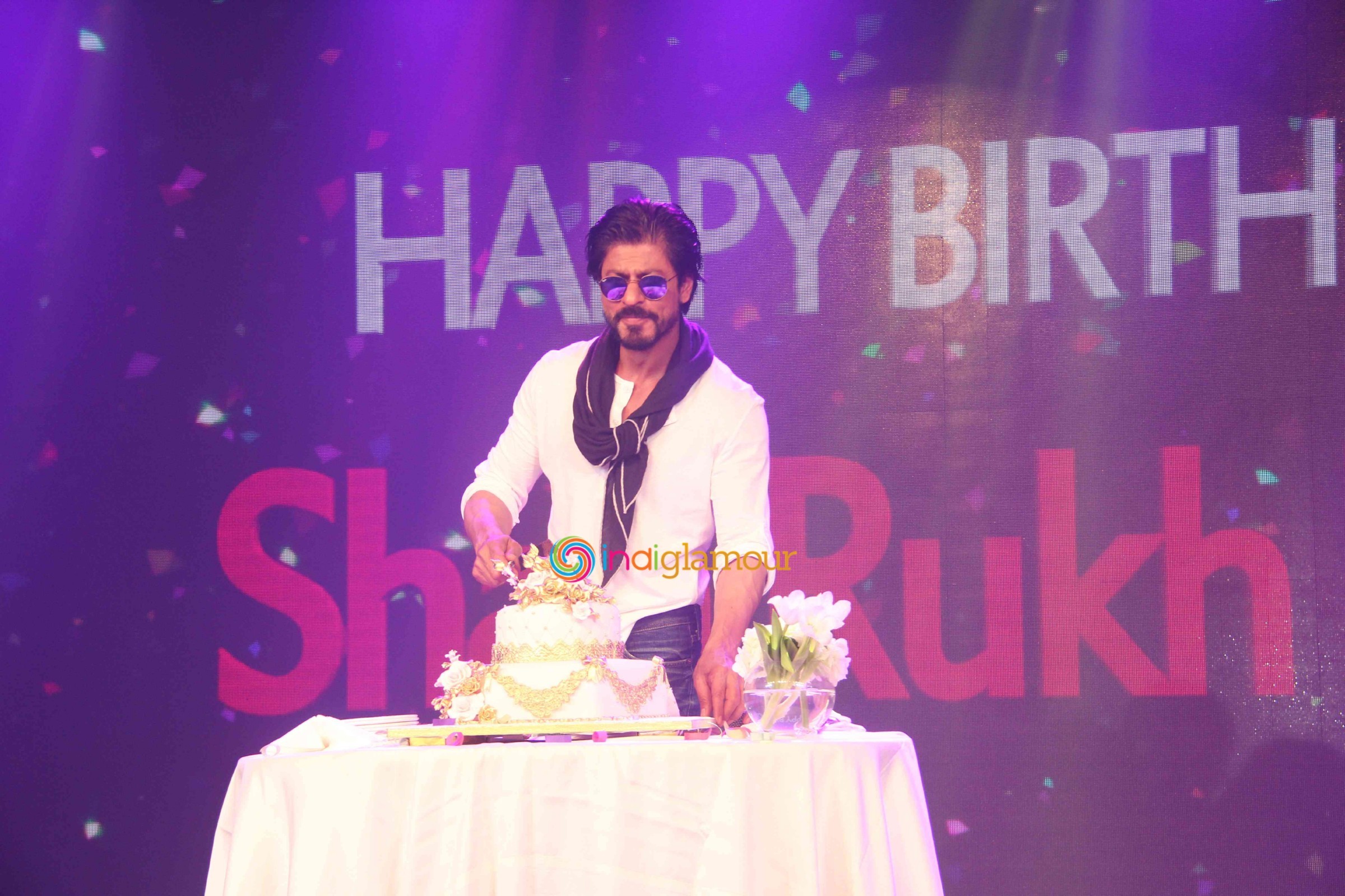 Shah Rukh Khan Celebrates 50th Birthday Event Event hd photo