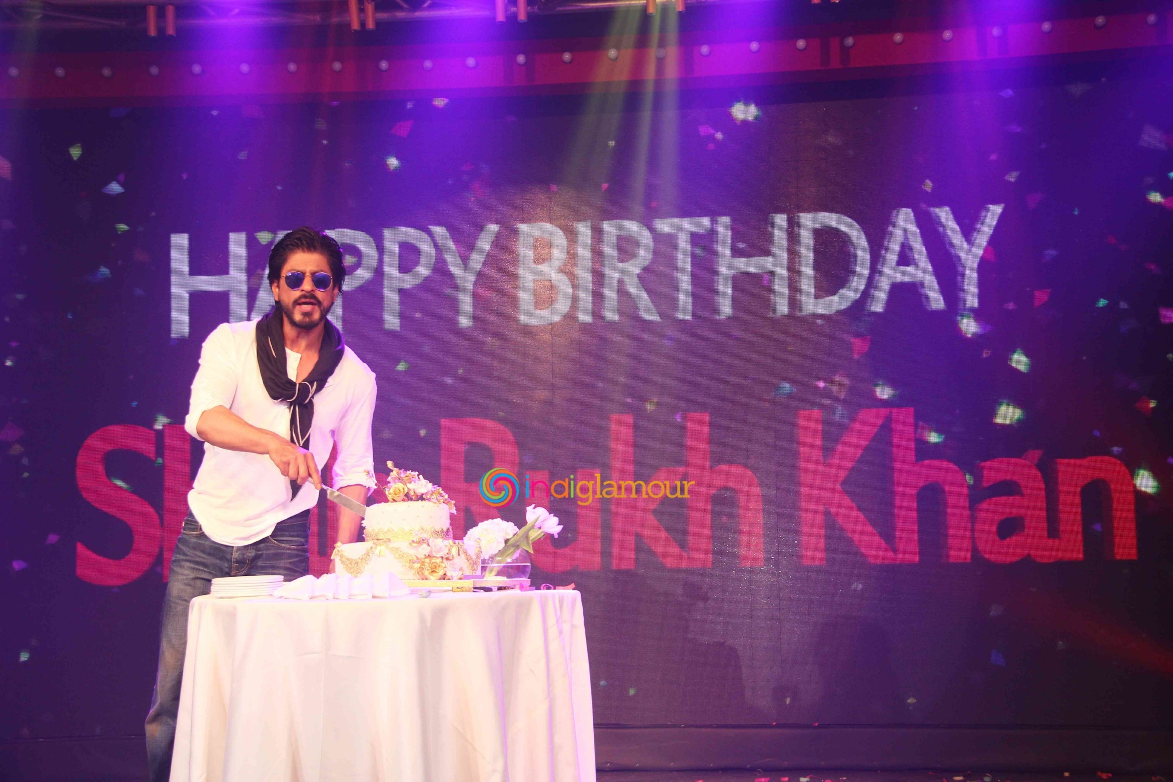 Shah Rukh Khan Celebrates 50th Birthday Event Event hd photo