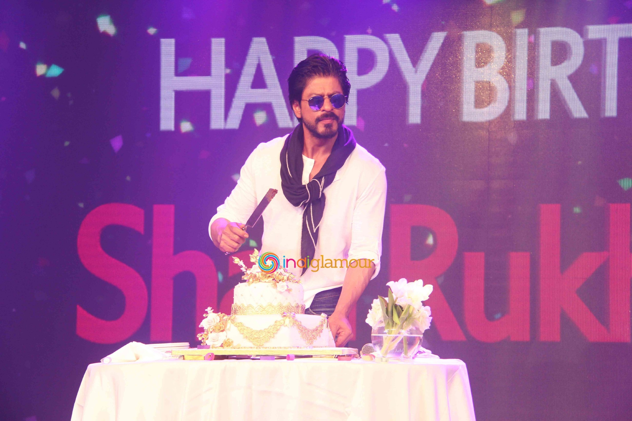 Shah Rukh Khan Celebrates 50th Birthday Event Event hd photo