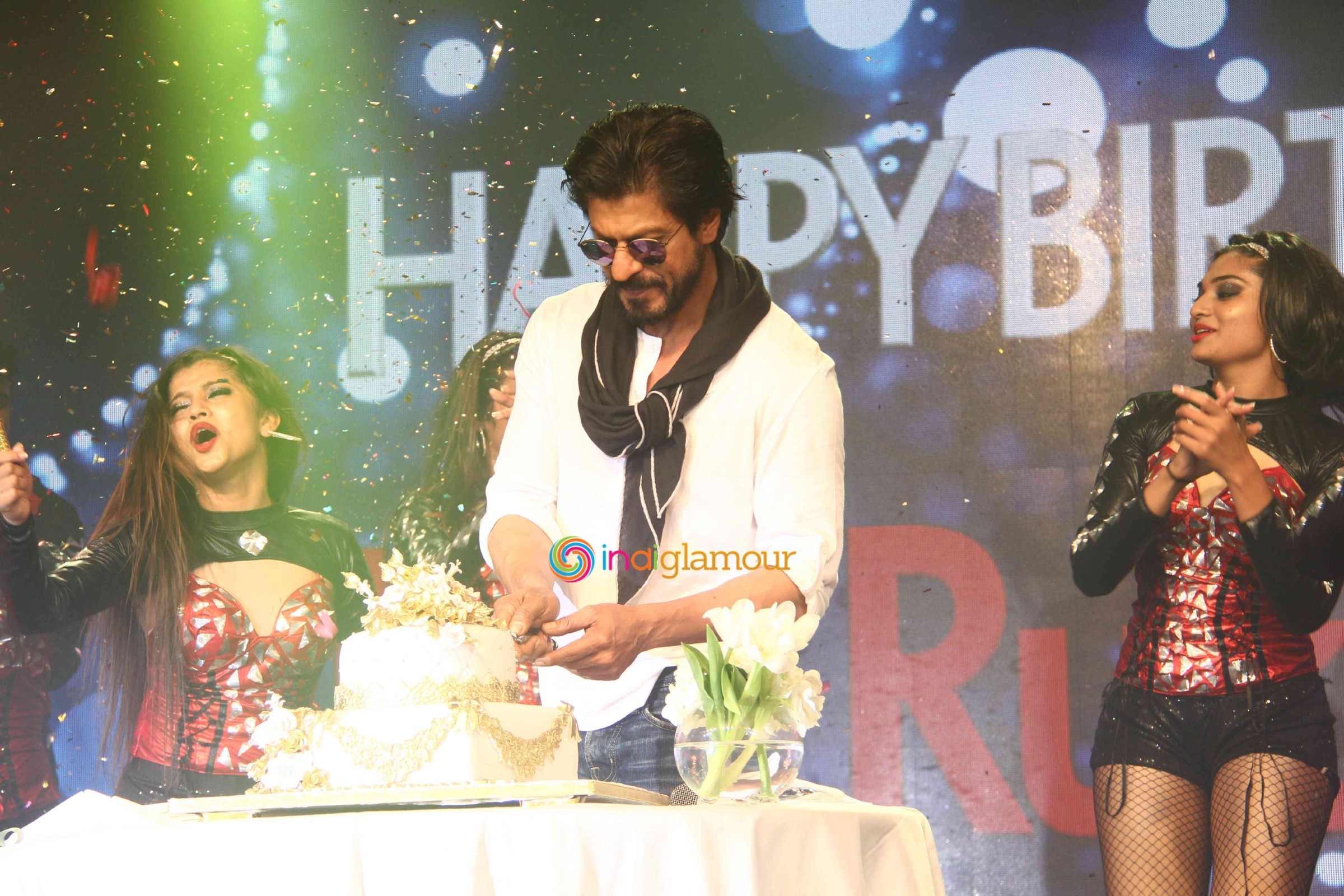 Shah Rukh Khan Celebrates 50th Birthday Event Event hd photo