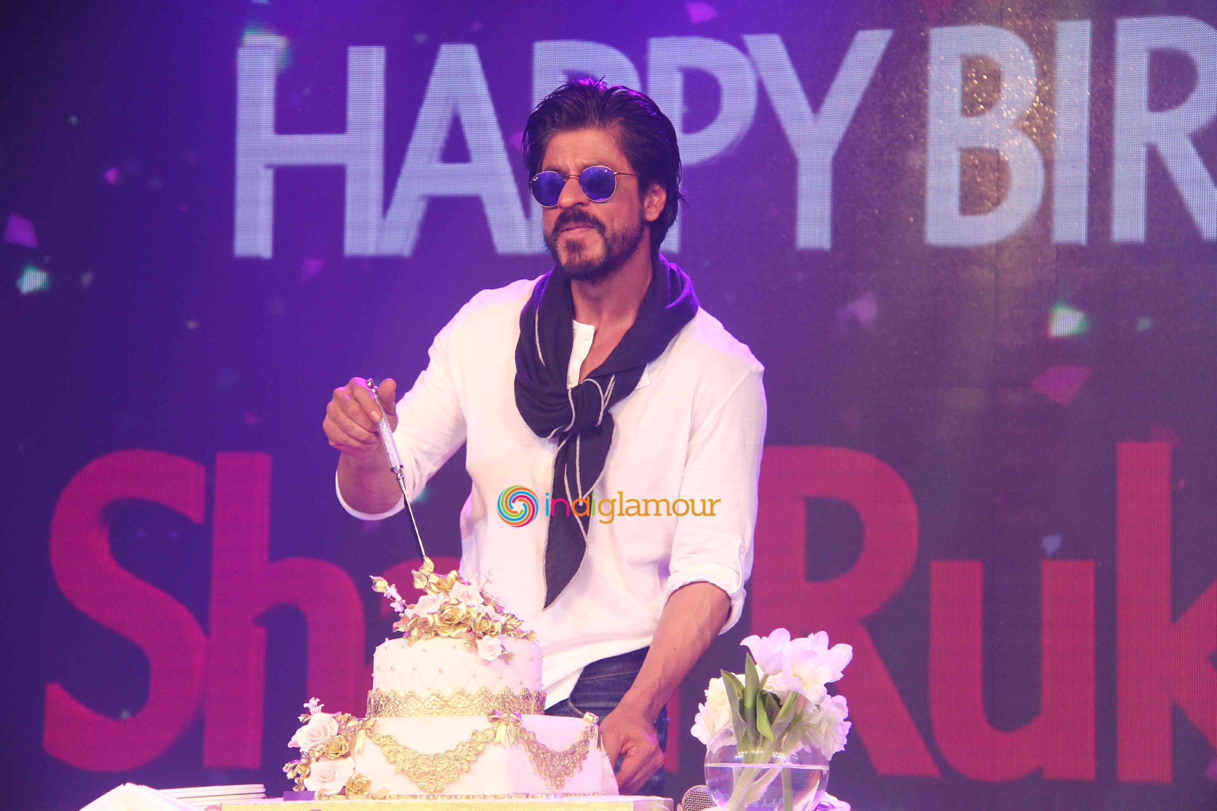 Shah Rukh Khan Celebrates 50th Birthday Event Event hd photo