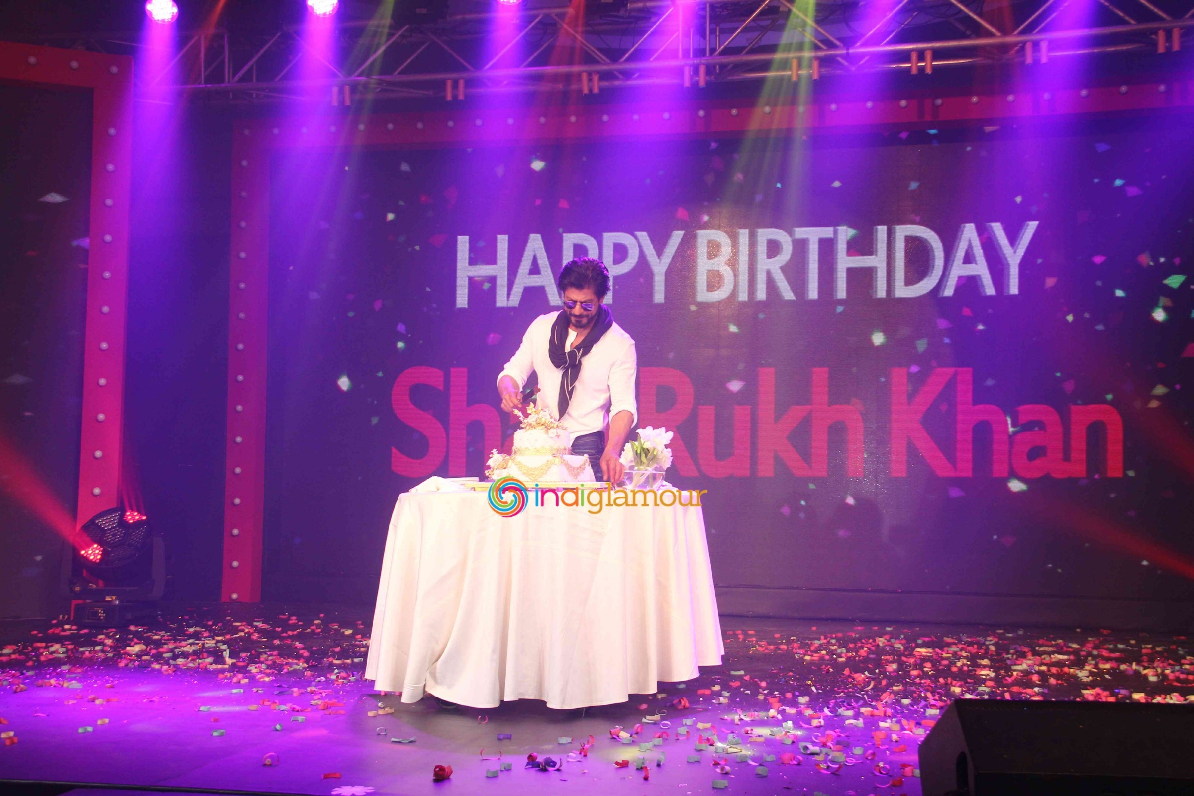 Shah Rukh Khan Celebrates 50th Birthday Event Event hd photo