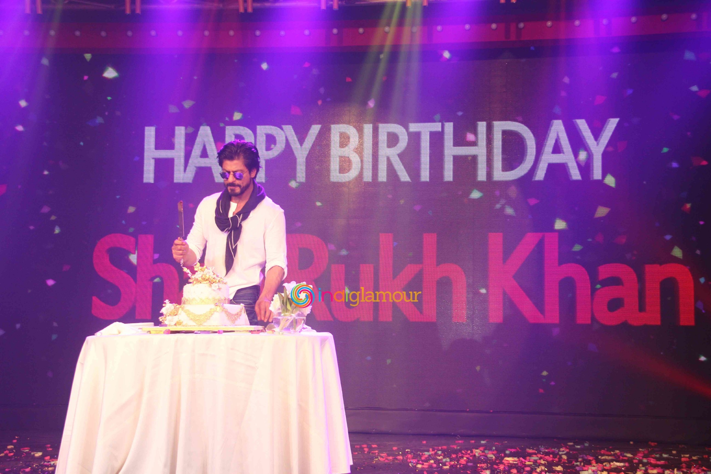 Shah Rukh Khan Celebrates 50th Birthday Event Event hd photo