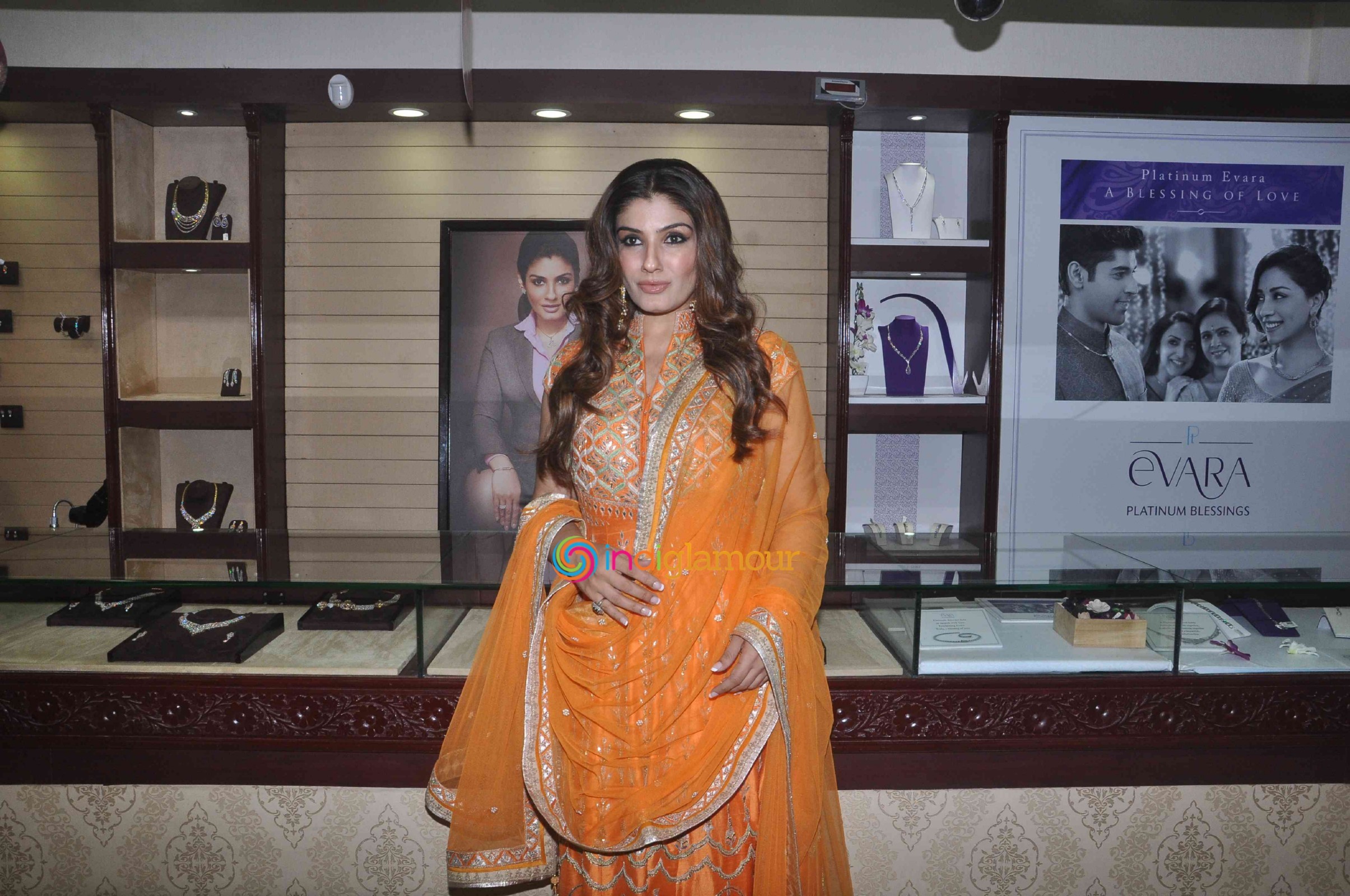 Raveena Tandon Visits P N Gadgil Jewellers Event hd photo