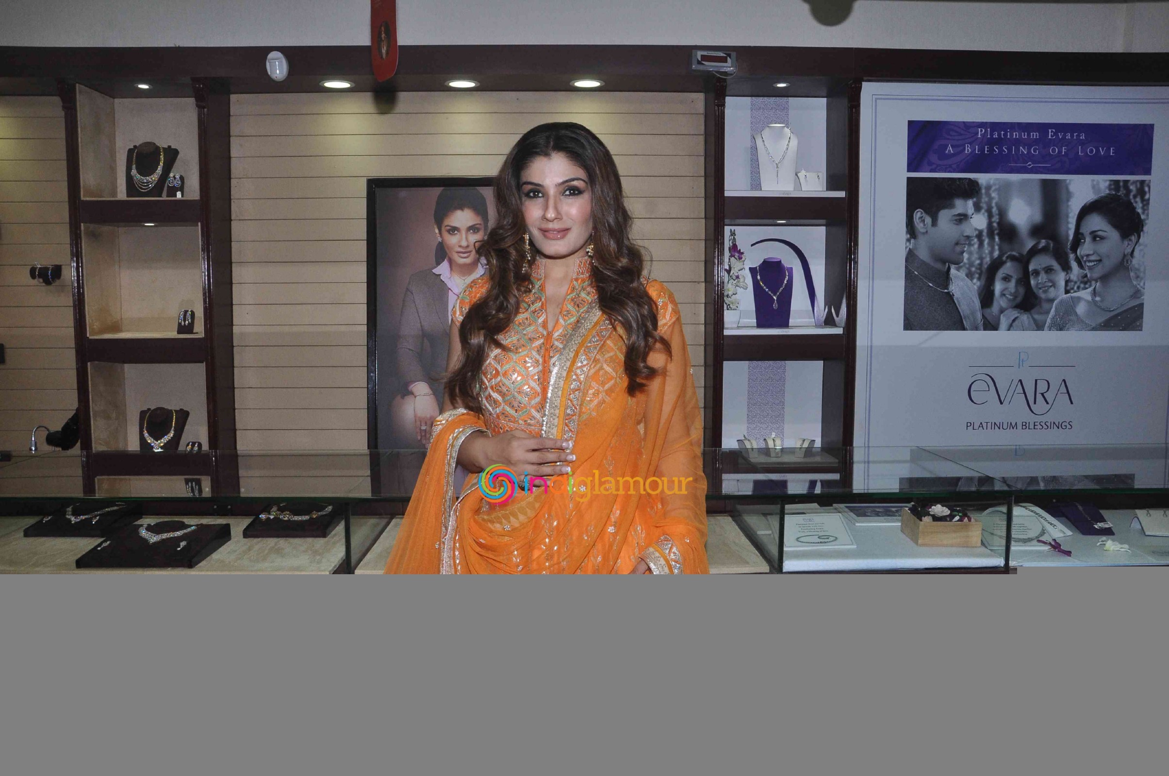 Raveena Tandon Visits P N Gadgil Jewellers Event hd photo