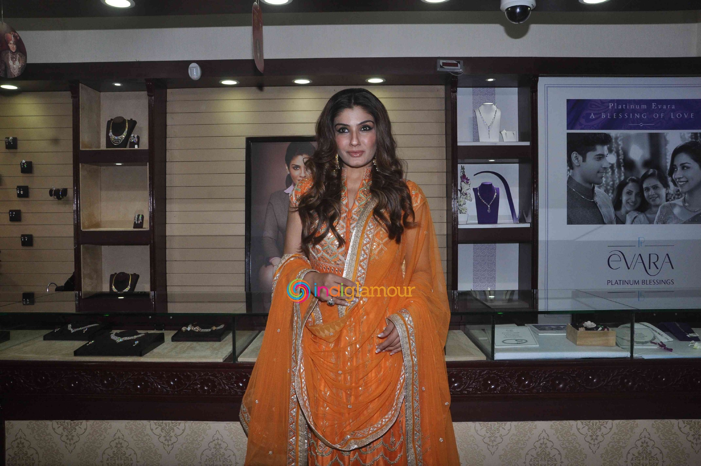 Raveena Tandon Visits P N Gadgil Jewellers Event hd photo
