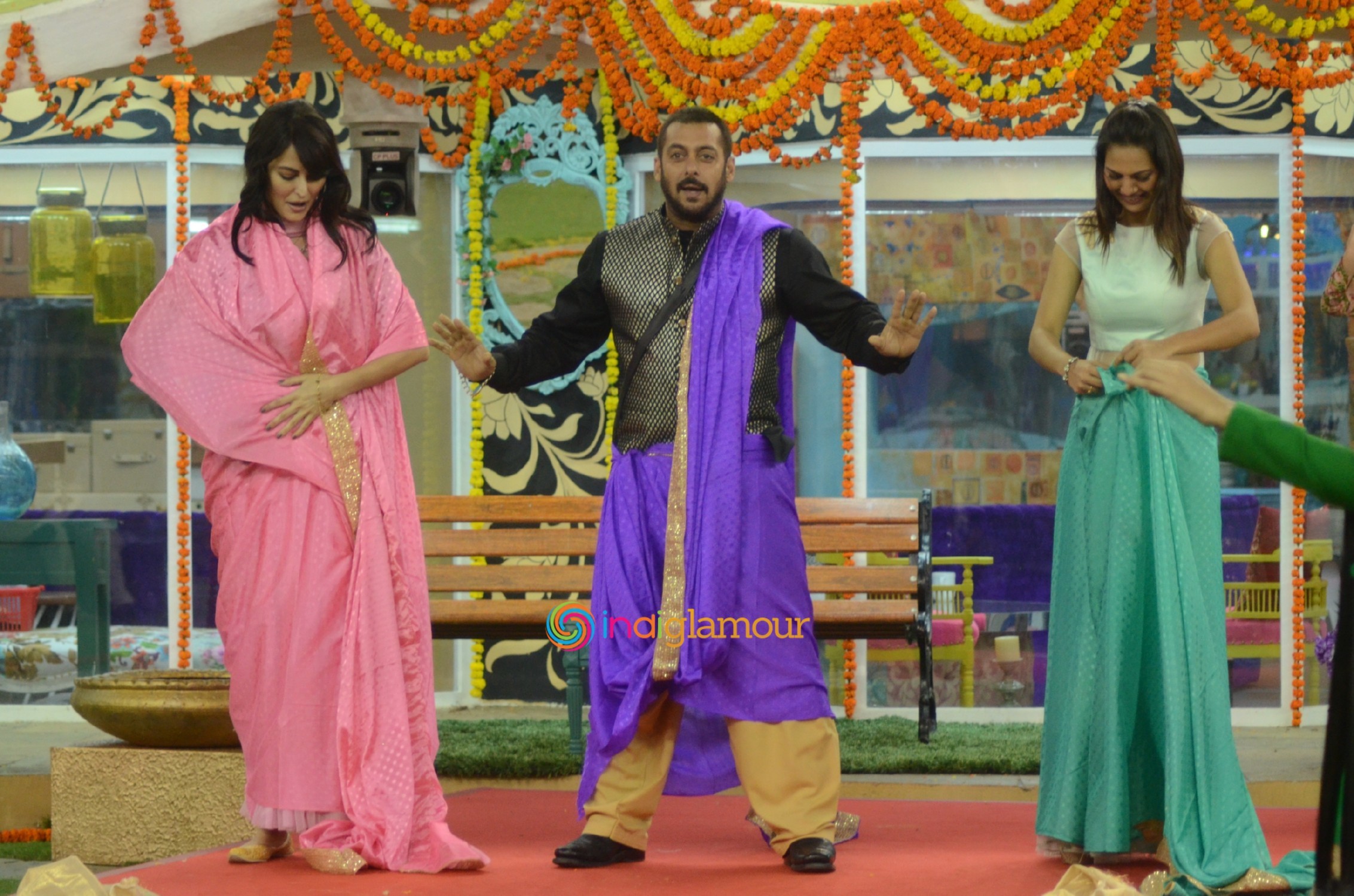 Prem Ratan Dhan Payo Cast Kicks of Diwali Celebrations in the Bigg Boss Double Trouble Event hd photo