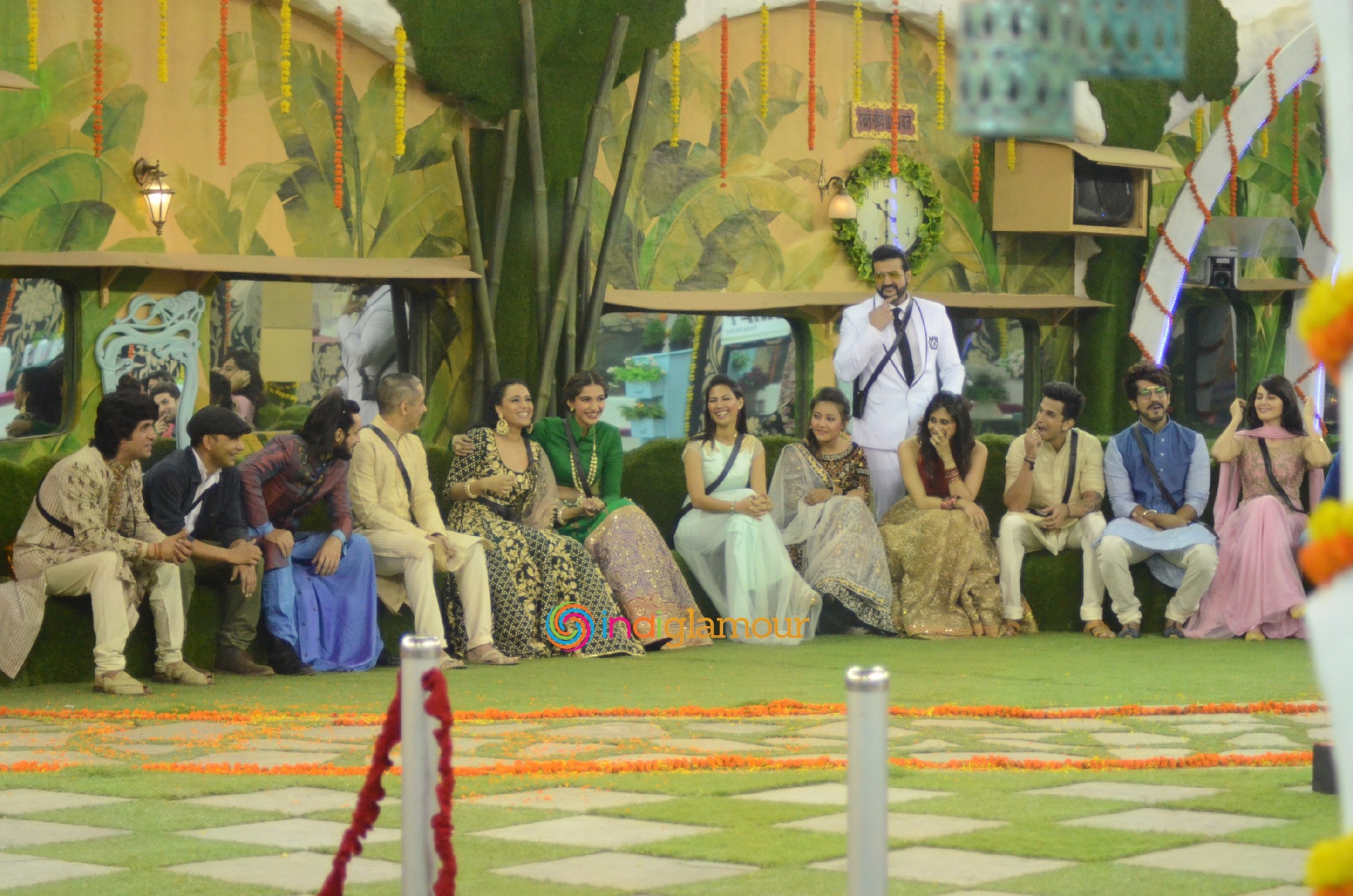 Prem Ratan Dhan Payo Cast Kicks of Diwali Celebrations in the Bigg Boss Double Trouble Event hd photo