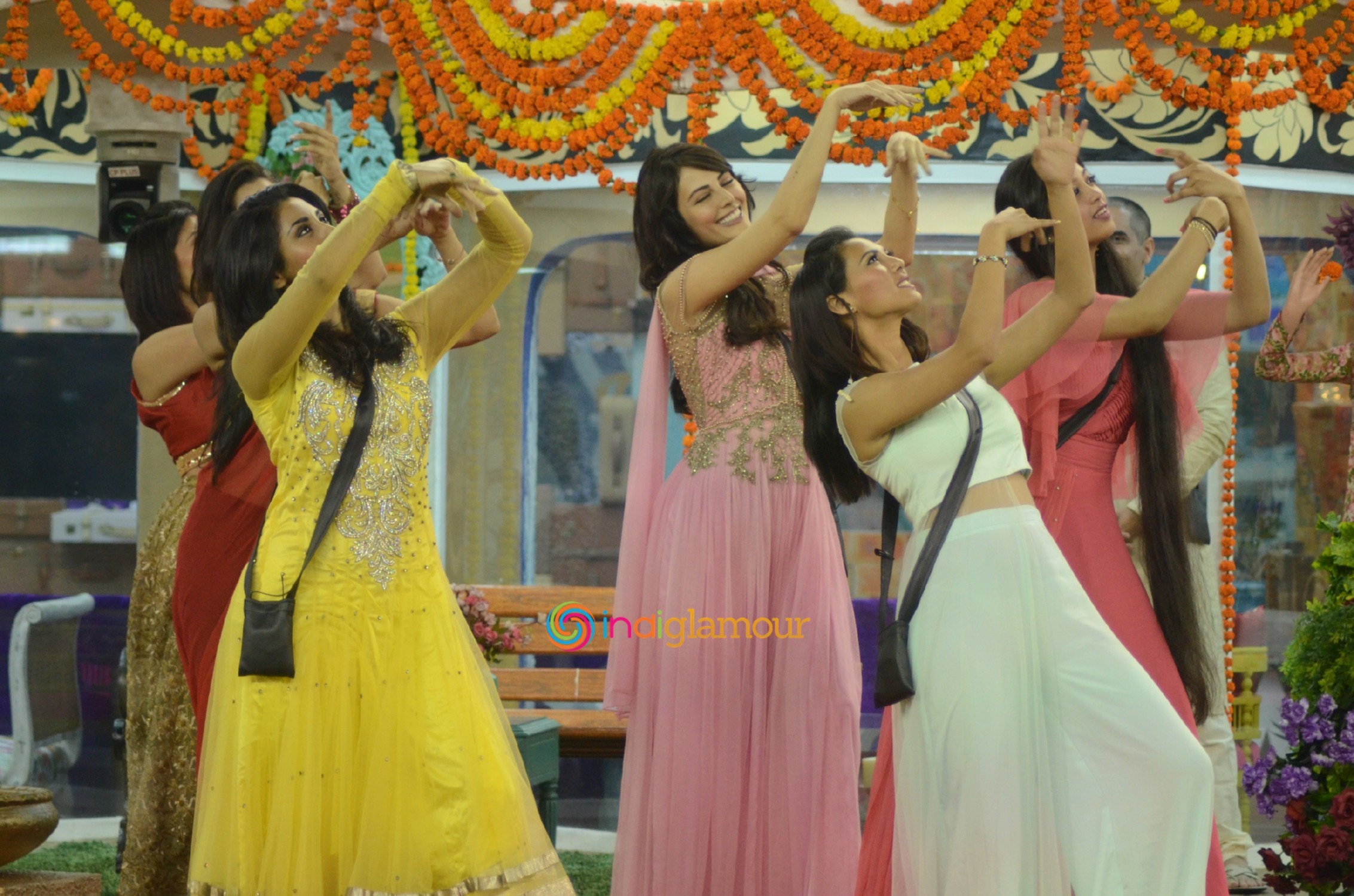 Prem Ratan Dhan Payo Cast Kicks of Diwali Celebrations in the Bigg Boss Double Trouble Event hd photo