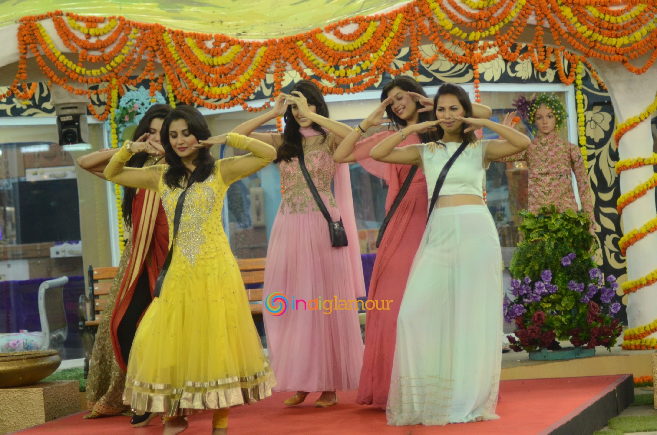Prem Ratan Dhan Payo Cast Kicks of Diwali Celebrations in the Bigg Boss Double Trouble Event hd photo