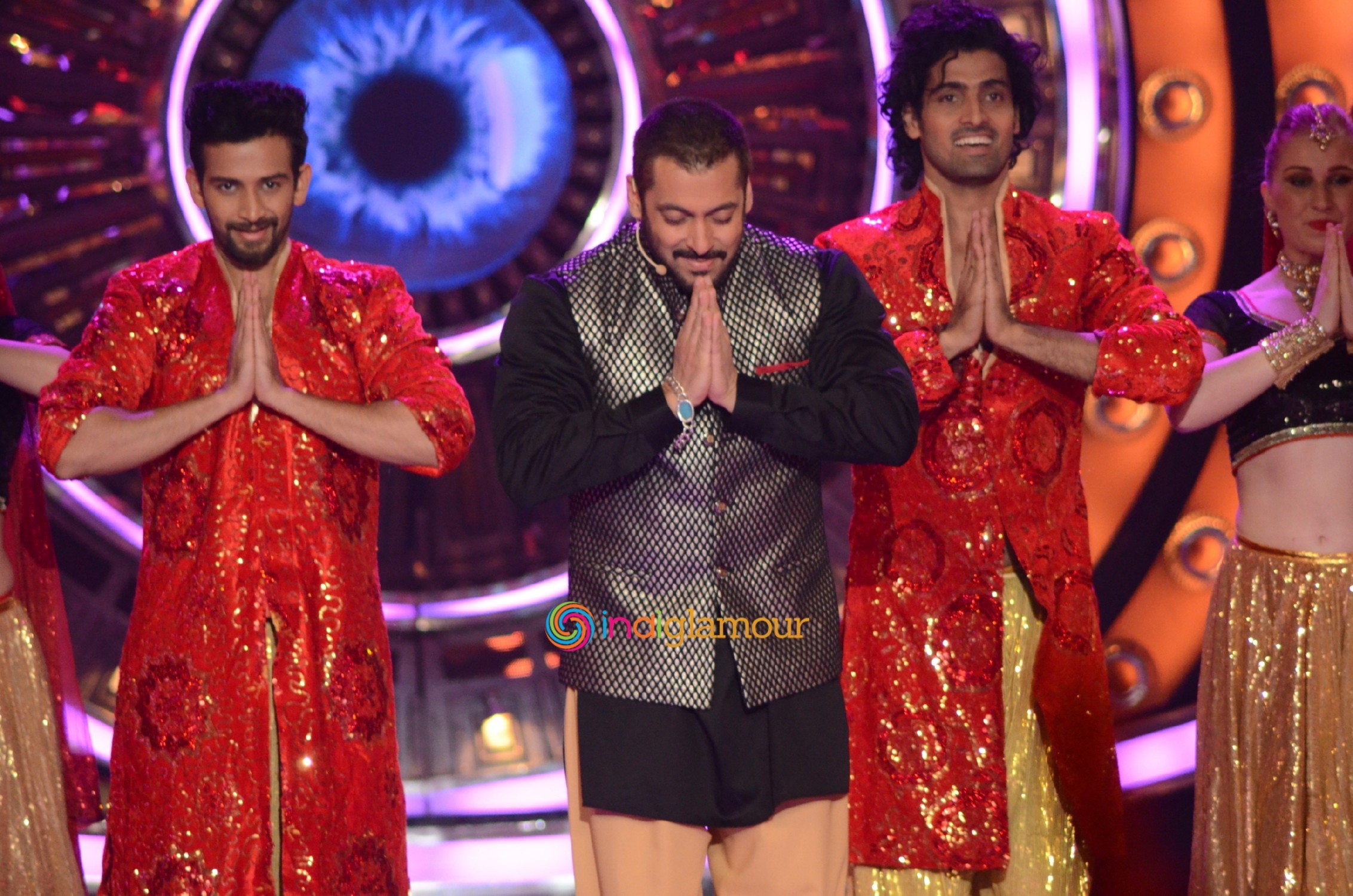 Prem Ratan Dhan Payo Cast Kicks of Diwali Celebrations in the Bigg Boss Double Trouble Event hd photo