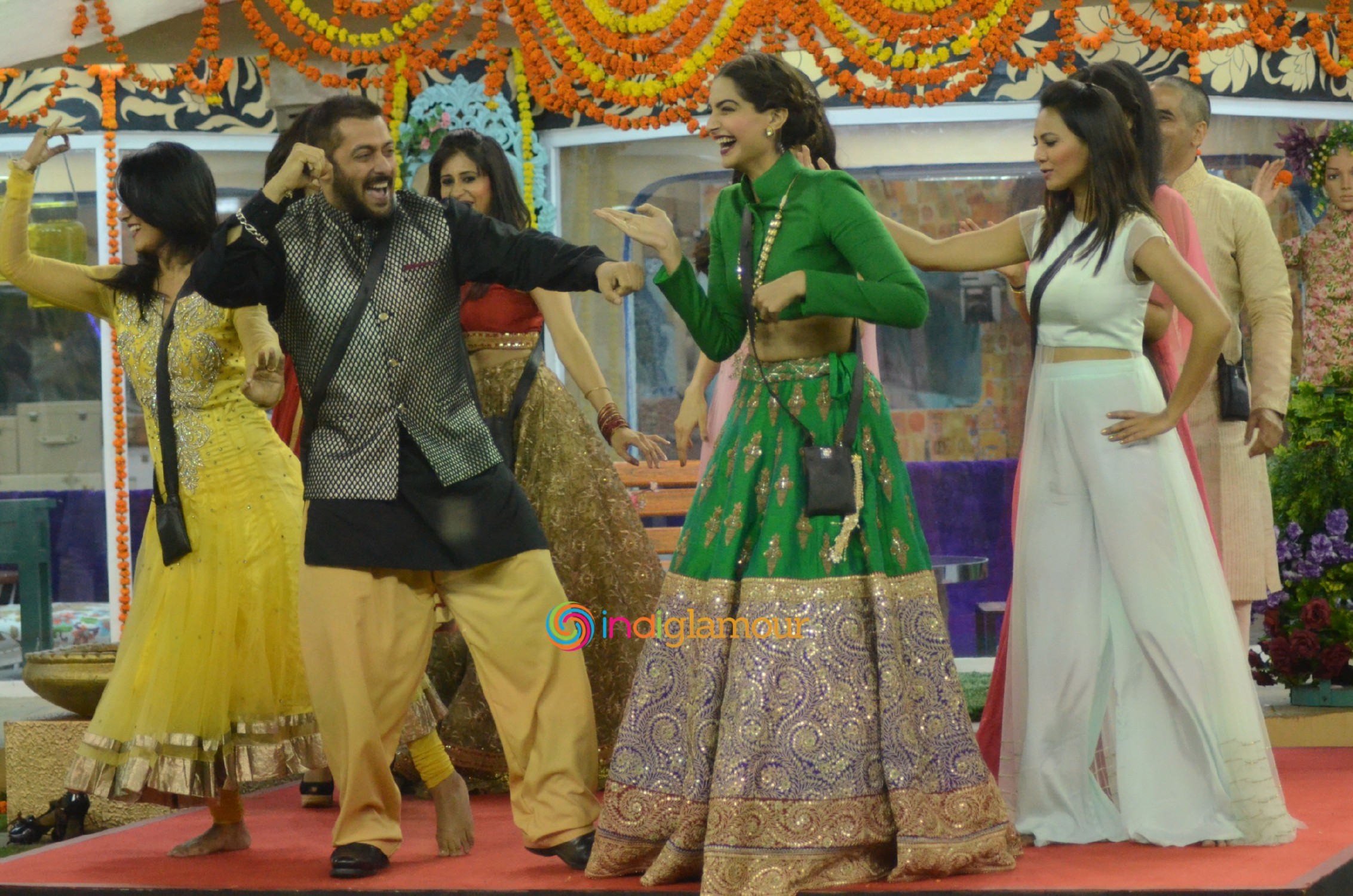 Prem Ratan Dhan Payo Cast Kicks of Diwali Celebrations in the Bigg Boss Double Trouble Event hd photo