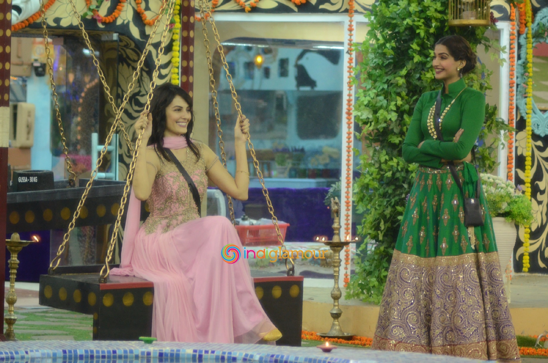 Prem Ratan Dhan Payo Cast Kicks of Diwali Celebrations in the Bigg Boss Double Trouble Event hd photo
