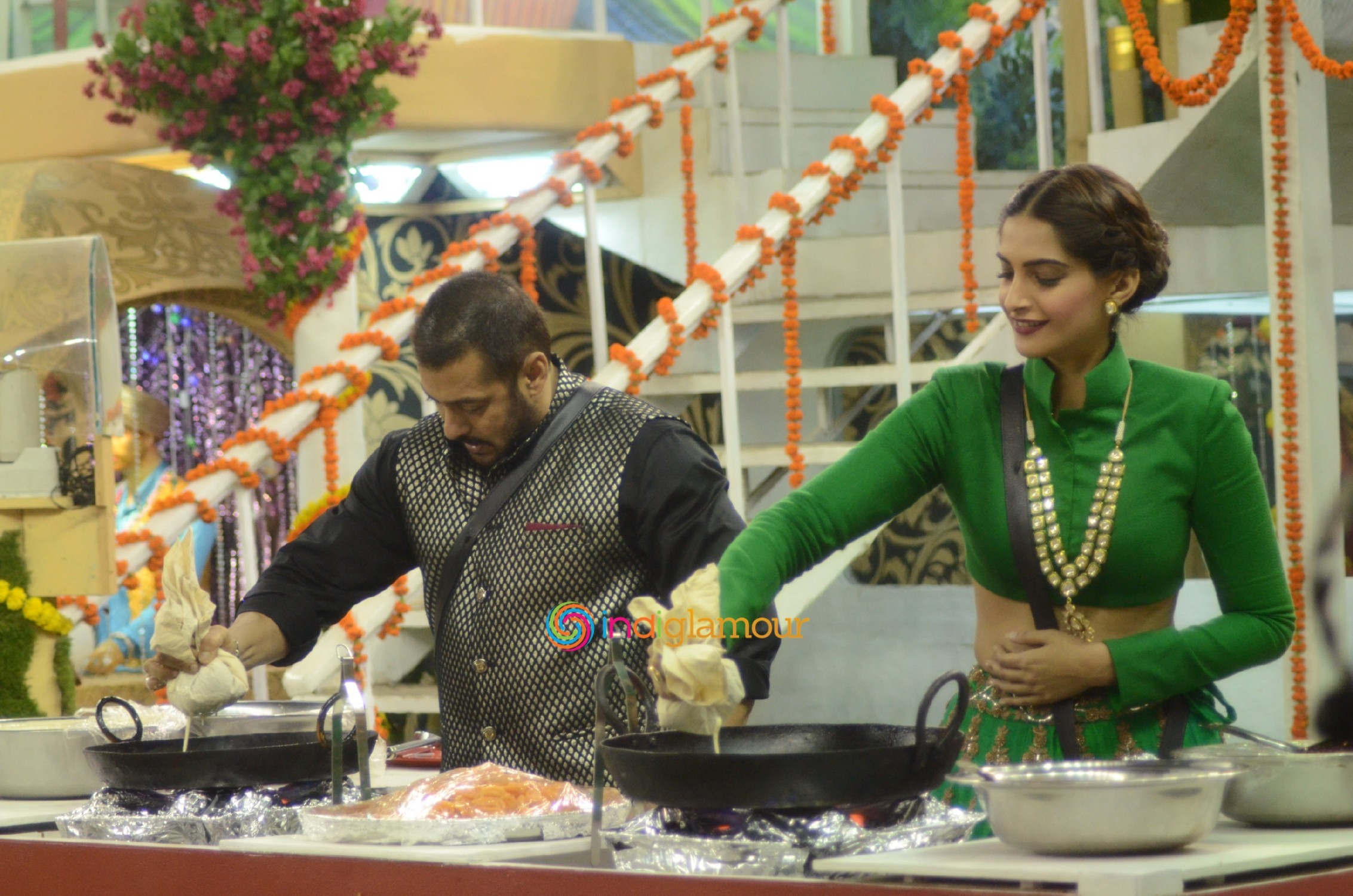 Prem Ratan Dhan Payo Cast Kicks of Diwali Celebrations in the Bigg Boss Double Trouble Event hd photo