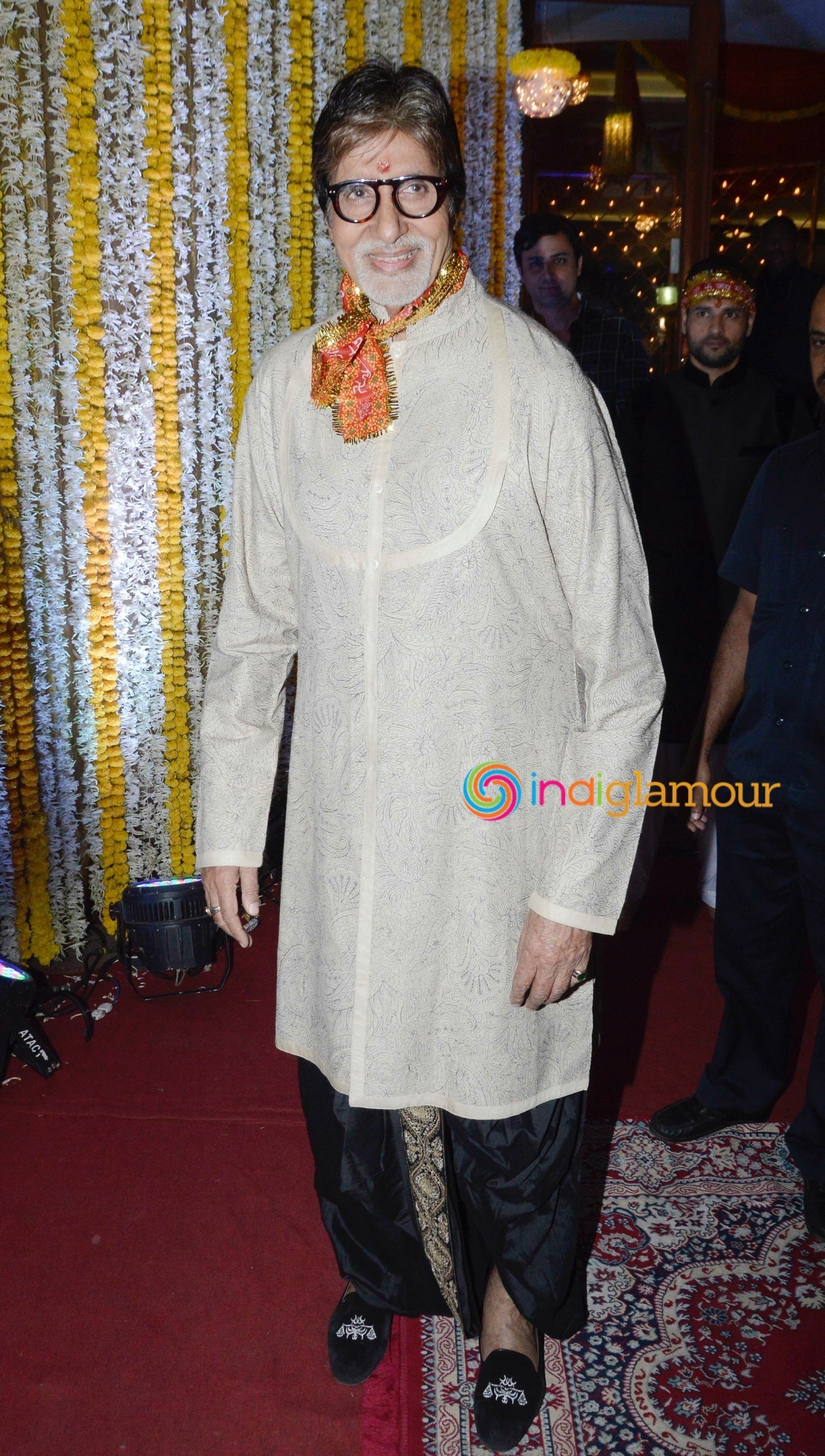 Amitabh Bachchan and Others attend Ronit Roy's Mata Ki Chowki on his Birthday Event Event hd photo