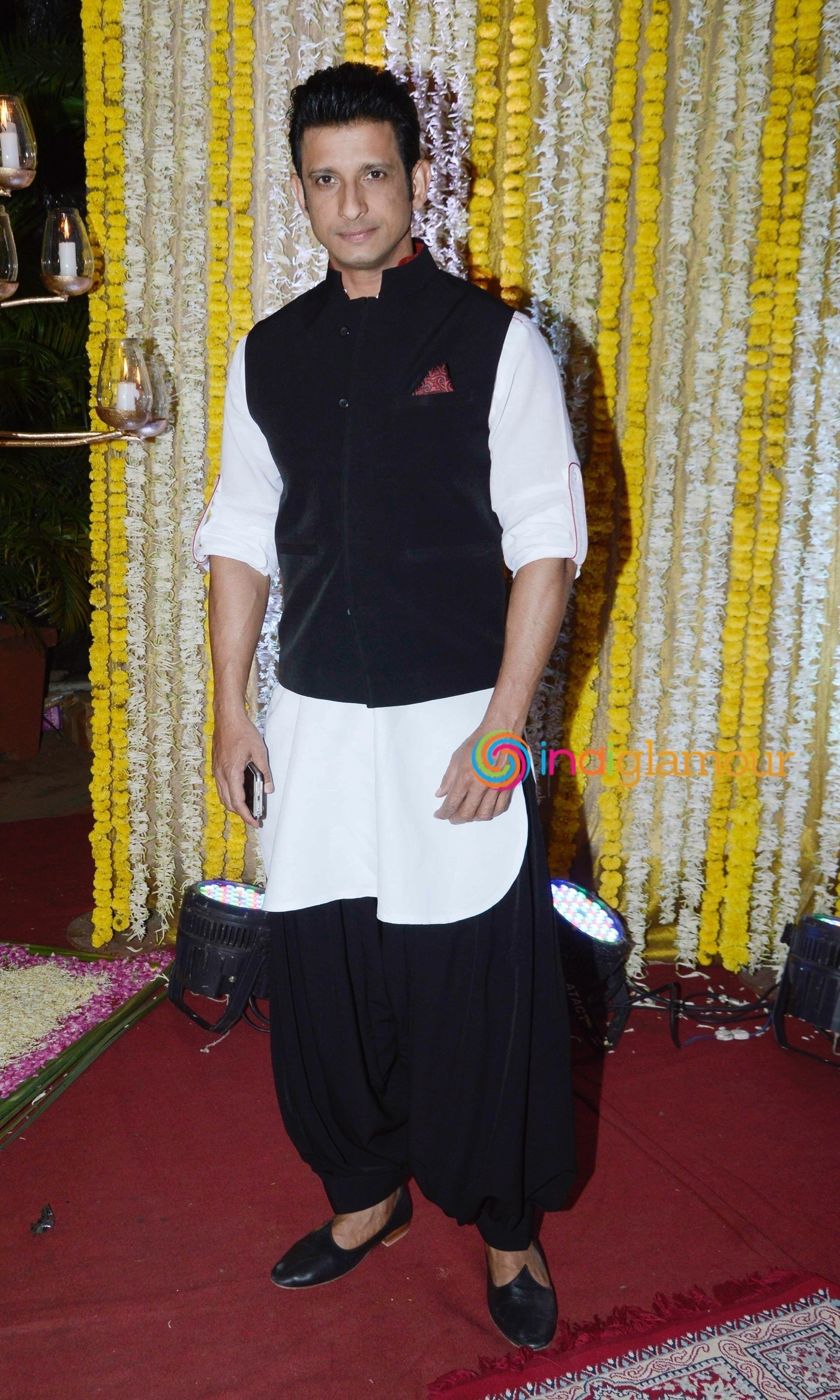 Amitabh Bachchan and Others attend Ronit Roy's Mata Ki Chowki on his Birthday Event Event hd photo