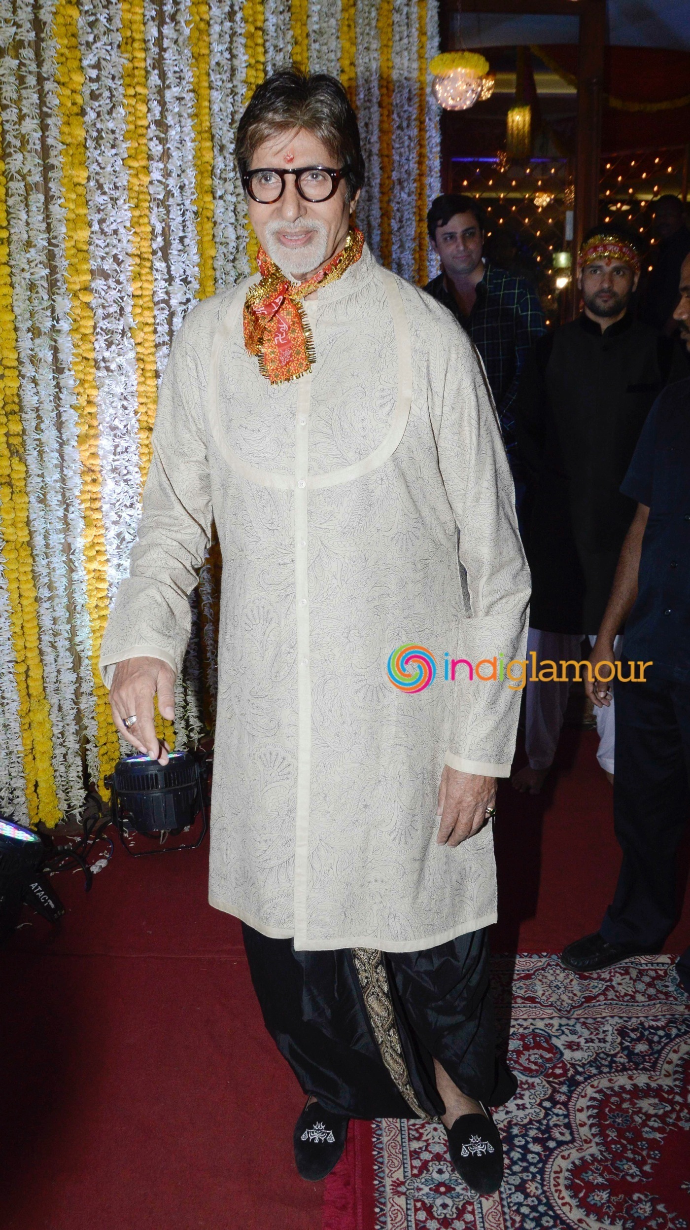 Amitabh Bachchan and Others attend Ronit Roy's Mata Ki Chowki on his Birthday Event Event hd photo