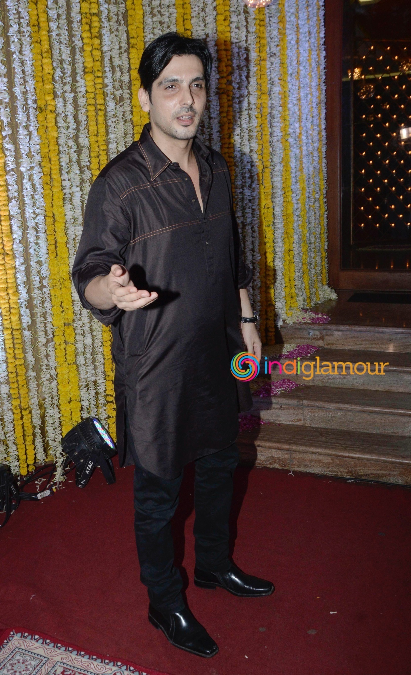 Amitabh Bachchan and Others attend Ronit Roy's Mata Ki Chowki on his Birthday Event Event hd photo