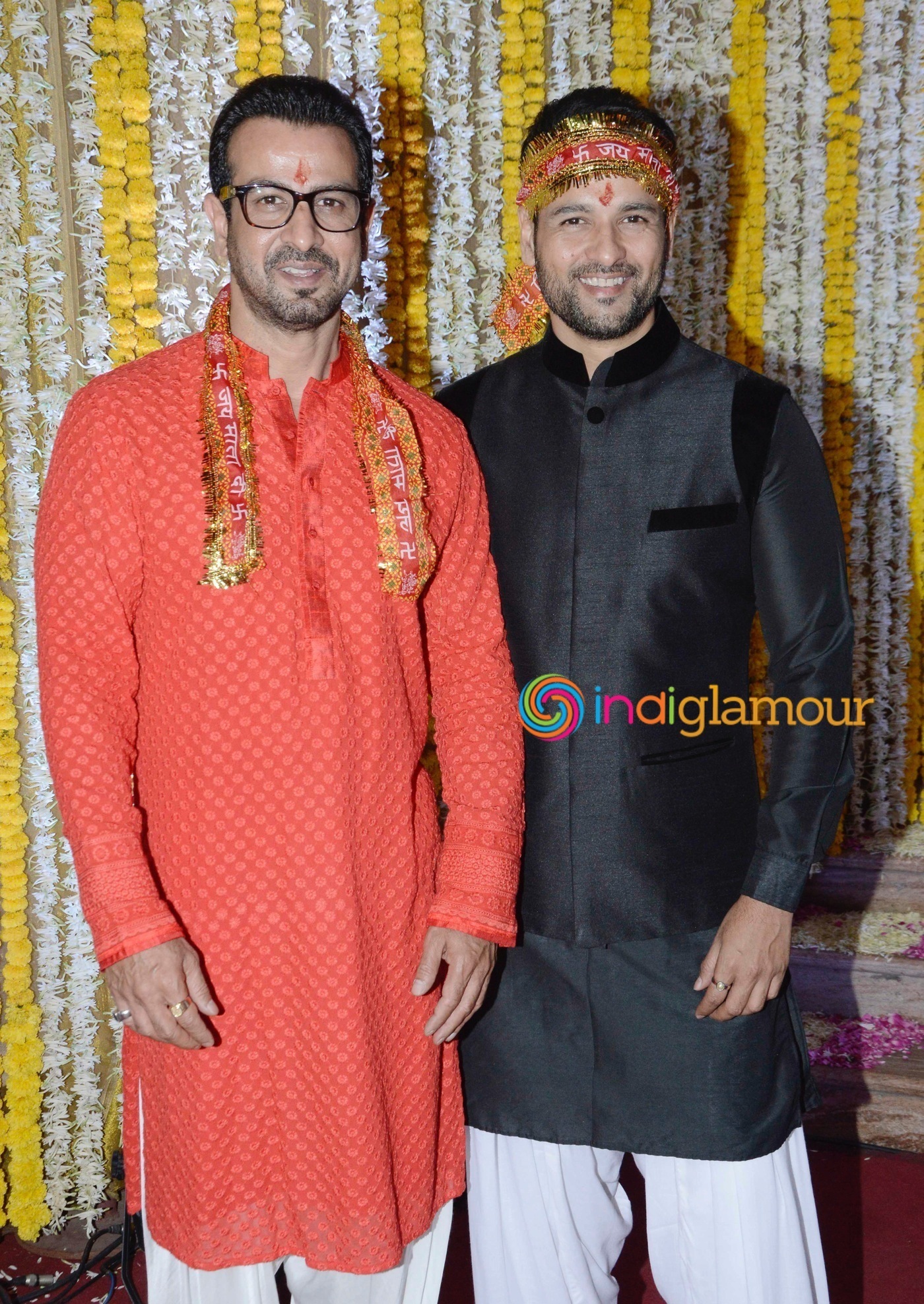 Amitabh Bachchan and Others attend Ronit Roy's Mata Ki Chowki on his Birthday Event Event hd photo