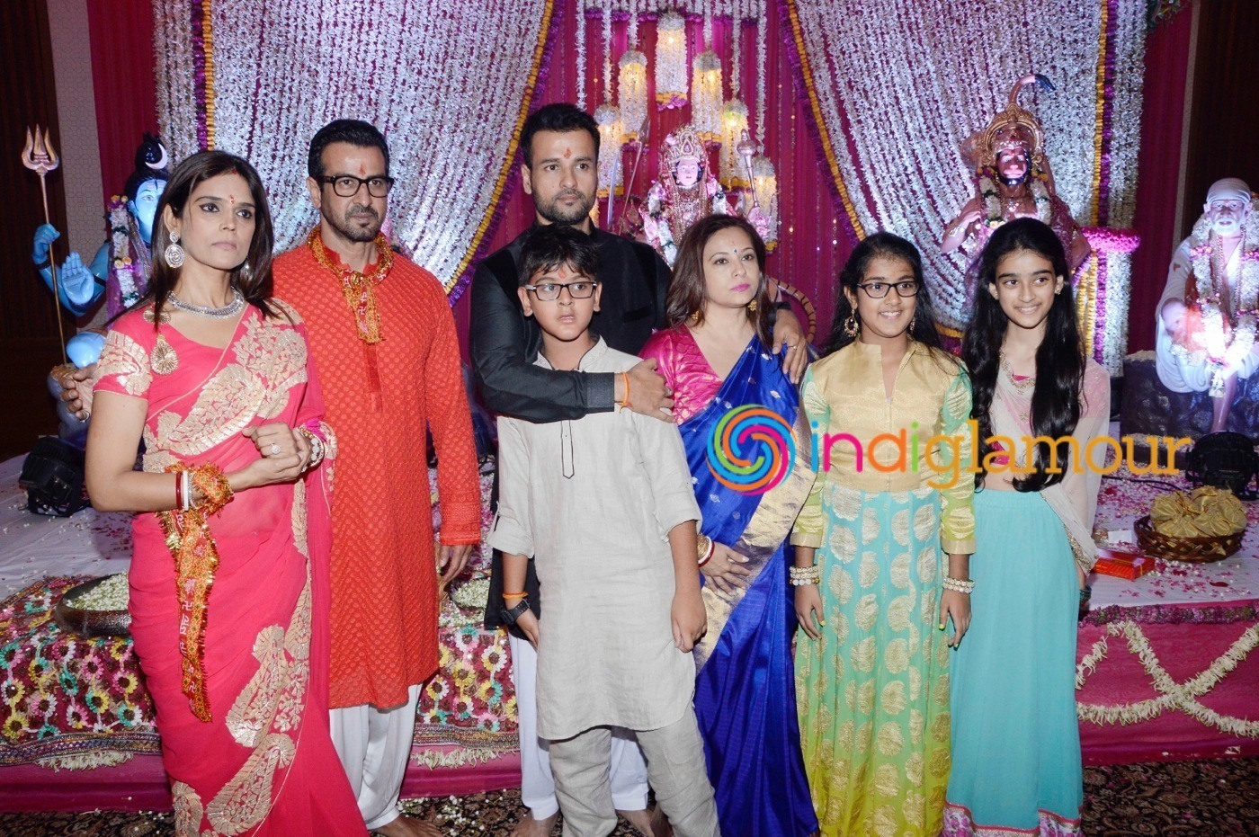 Amitabh Bachchan and Others attend Ronit Roy's Mata Ki Chowki on his Birthday Event Event hd photo