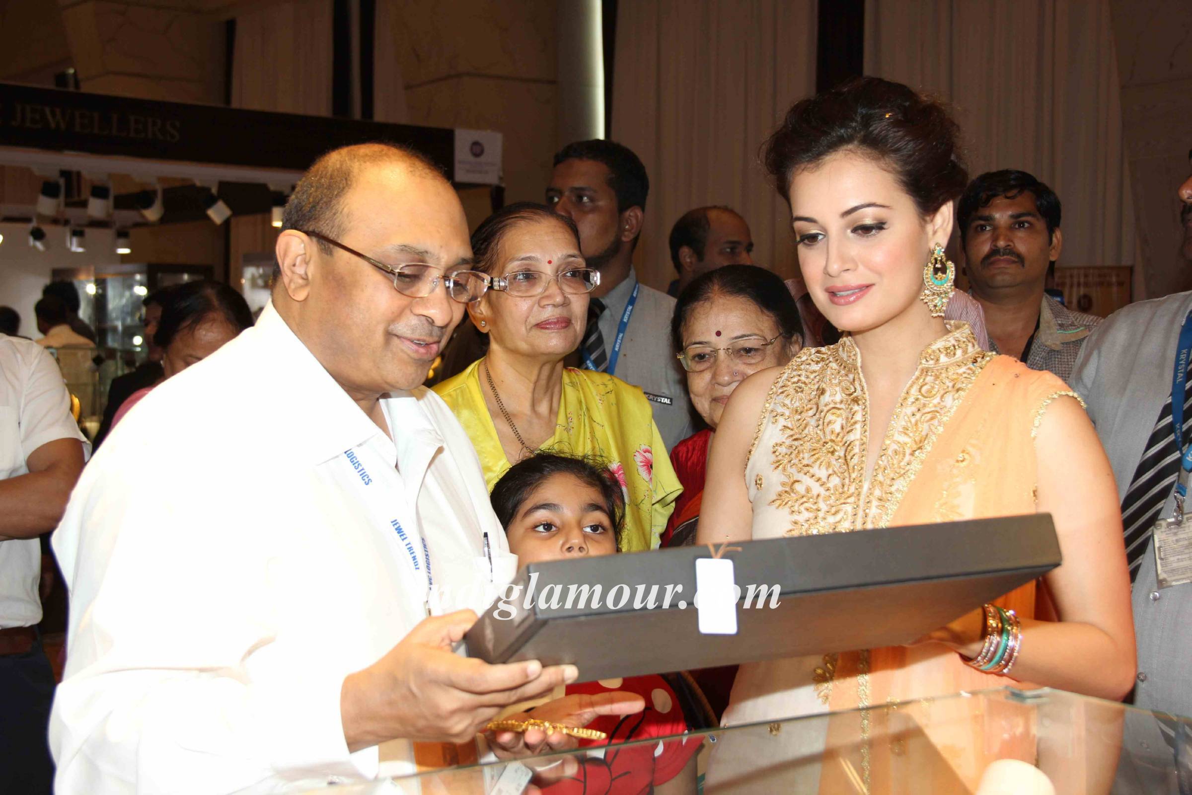 Dia Mirza Inaugurates B2C Jewellery Exhibition Event hd photo