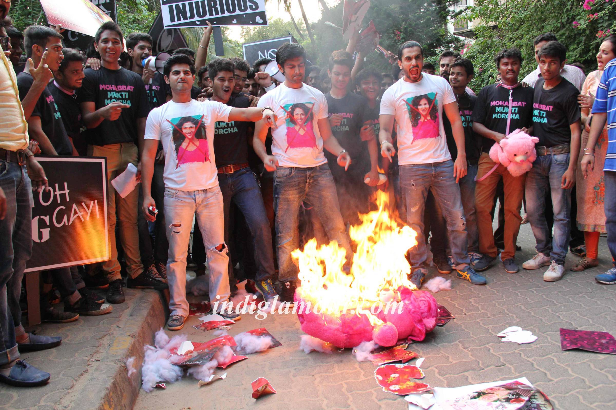 Mohabbat Mukti Morcha with Star Cast of Pyaar Ka Punchnama 2 Event hd photo