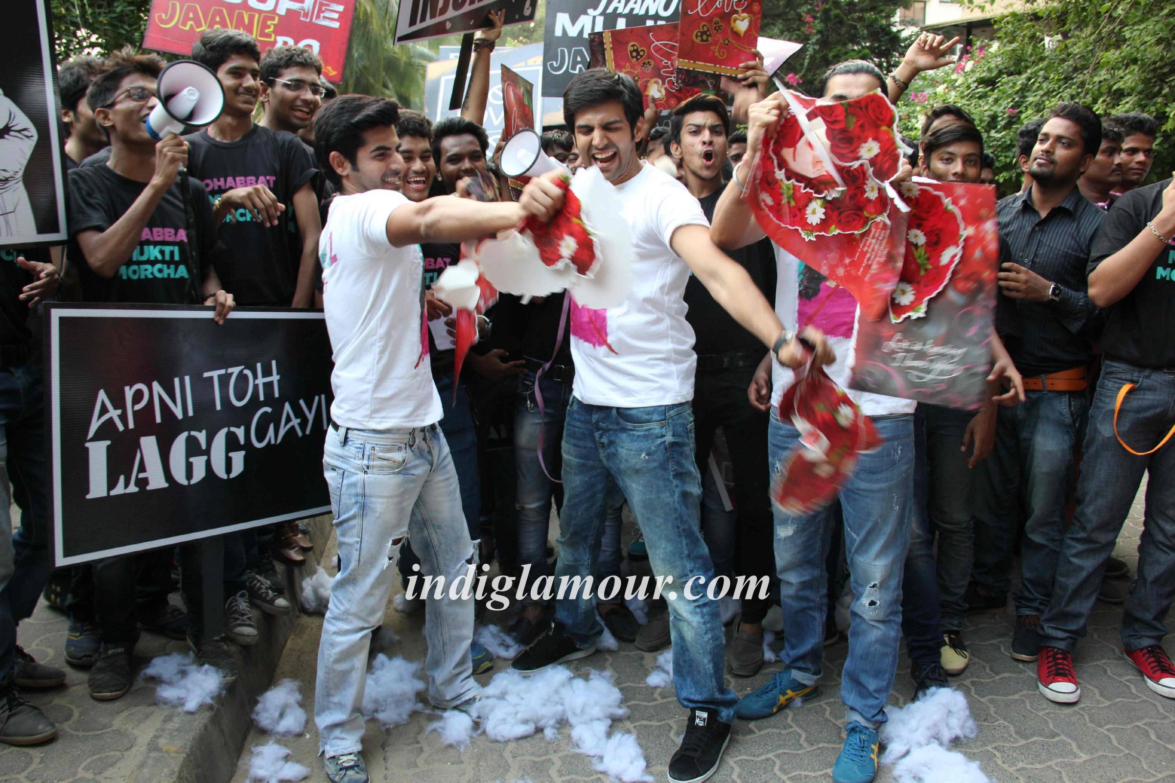 Mohabbat Mukti Morcha with Star Cast of Pyaar Ka Punchnama 2 Event hd photo