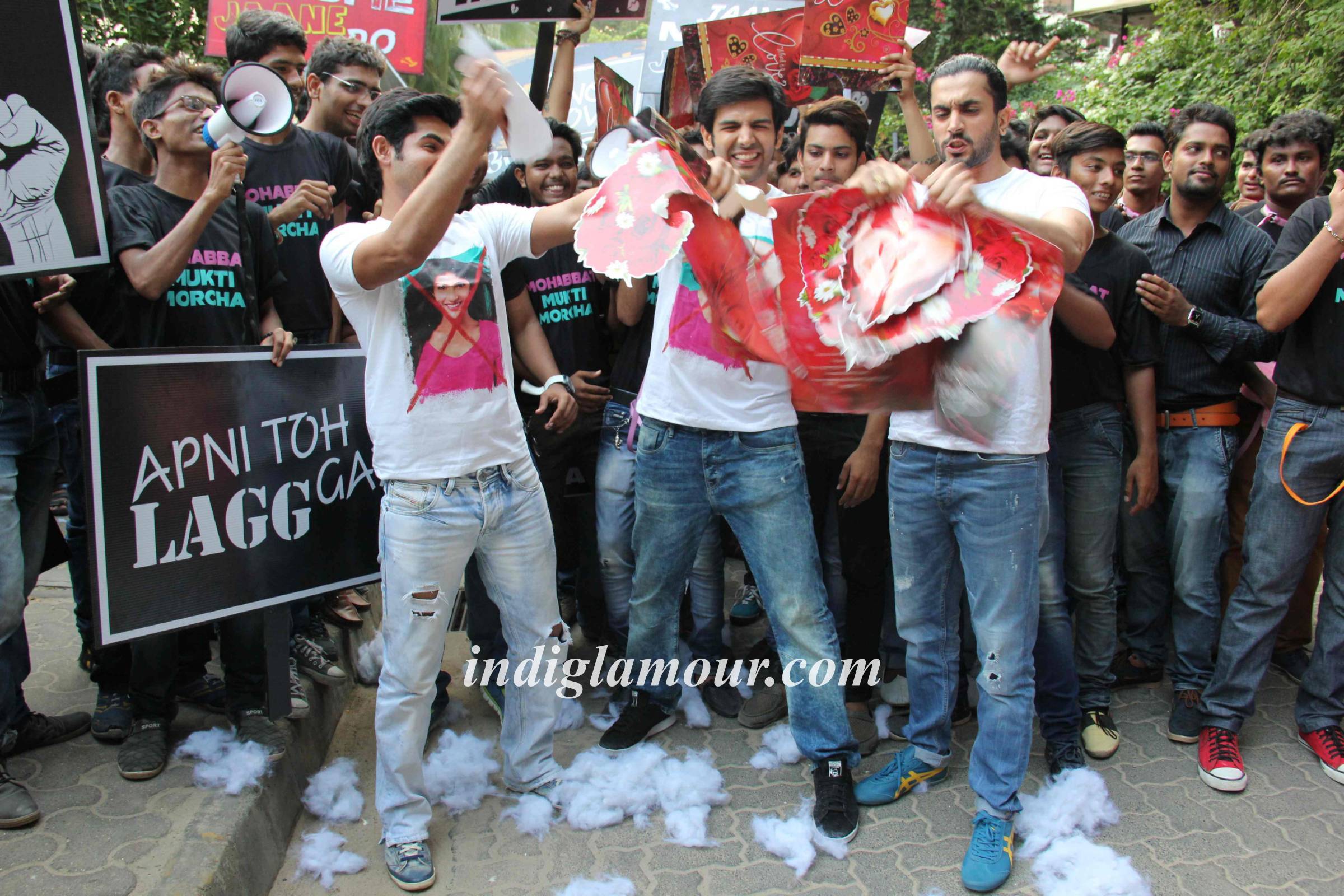 Mohabbat Mukti Morcha with Star Cast of Pyaar Ka Punchnama 2 Event hd photo