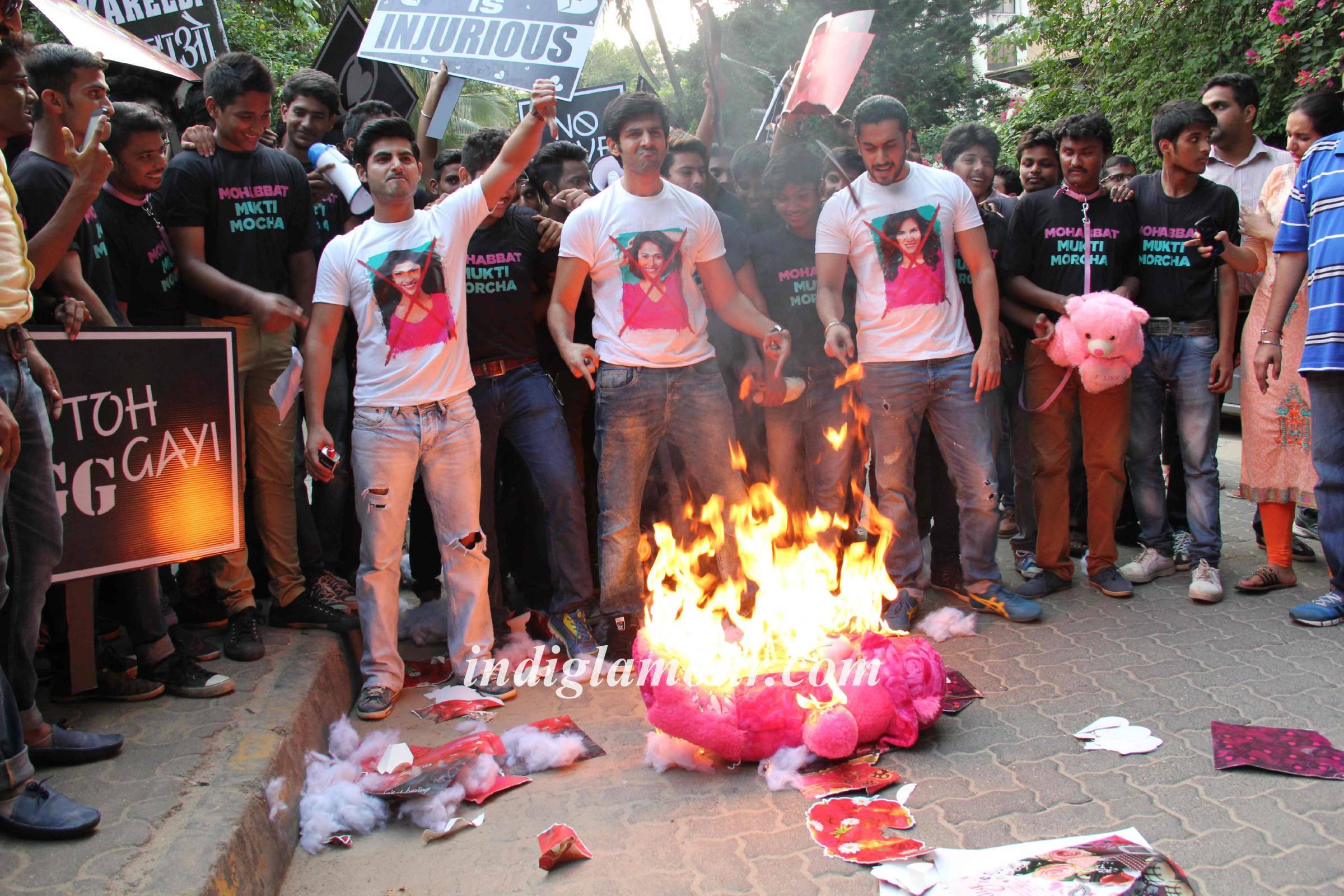 Mohabbat Mukti Morcha with Star Cast of Pyaar Ka Punchnama 2 Event hd photo