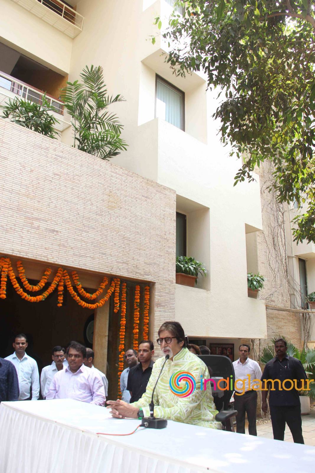 Amitabh Bachchan Celebrates 73rd Birthday with Media Event hd photo
