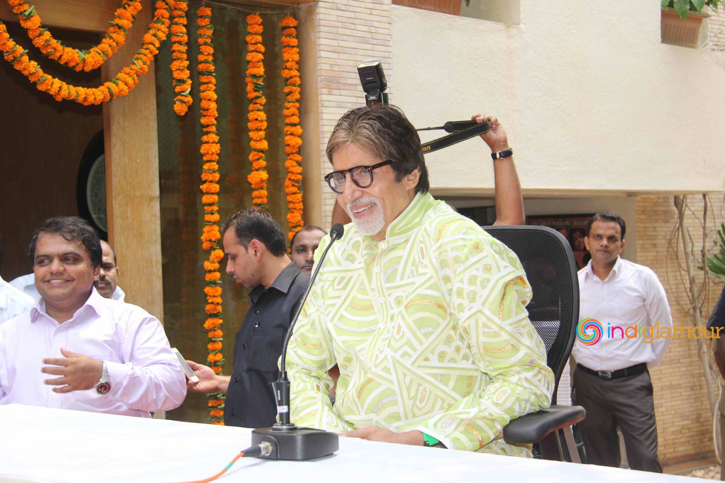 Amitabh Bachchan Celebrates 73rd Birthday with Media Event hd photo