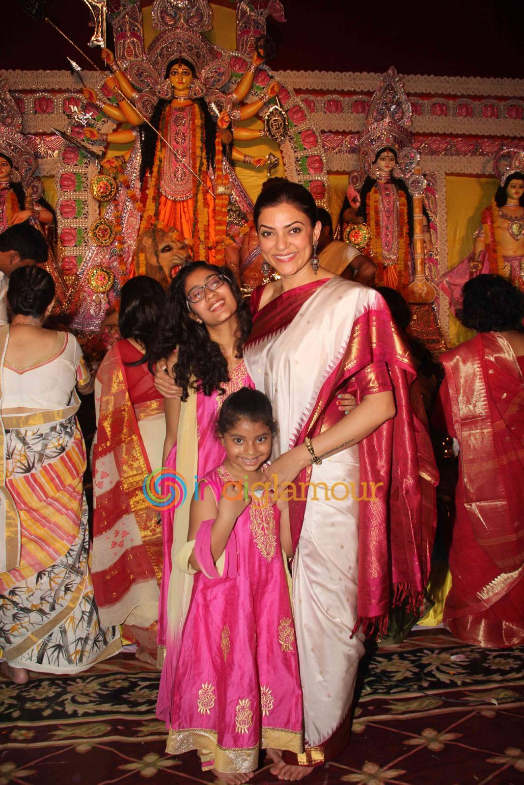 Sushmita Sen Visits Bandra Sarbojanik Durga Pooja Event hd photo