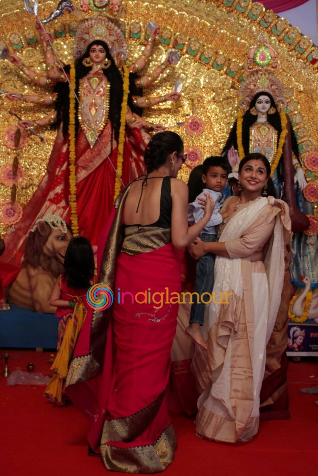 Vidya Balan Visits an Idol of Hindu Goddess Durga at a Pandal in Mumbai Event hd photo