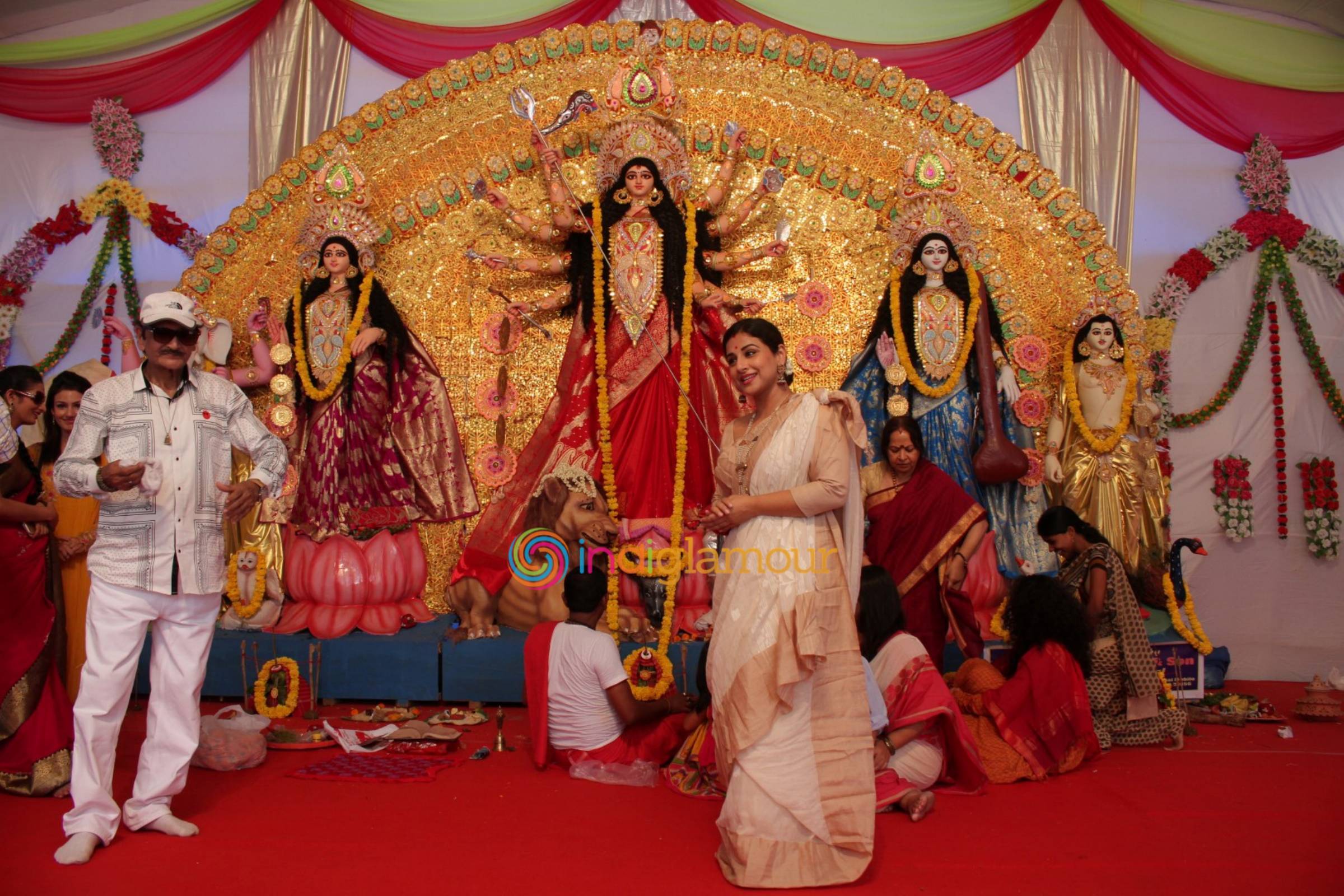 Vidya Balan Visits an Idol of Hindu Goddess Durga at a Pandal in Mumbai Event hd photo