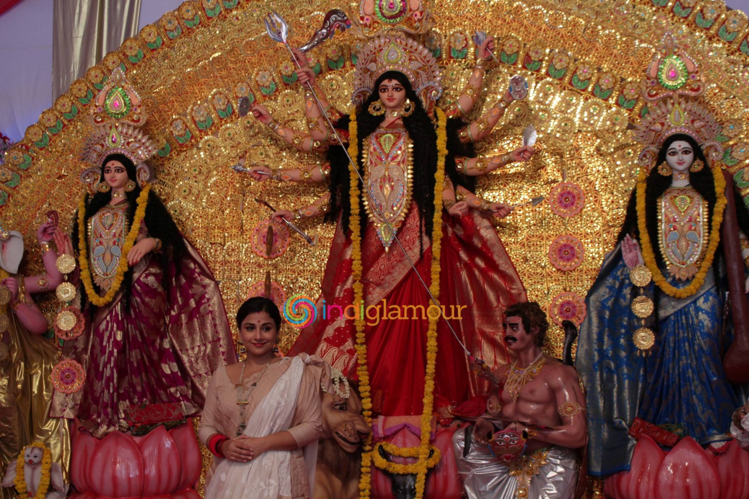 Vidya Balan Visits an Idol of Hindu Goddess Durga at a Pandal in Mumbai Event hd photo