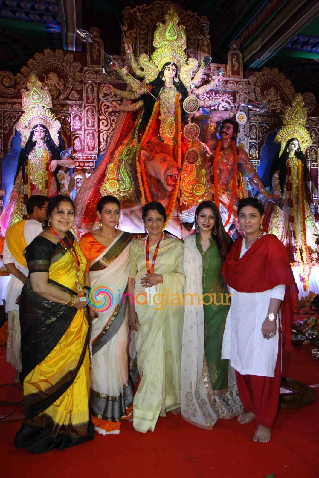 Kajol with Family Celebrates Durga Puja Event hd photo
