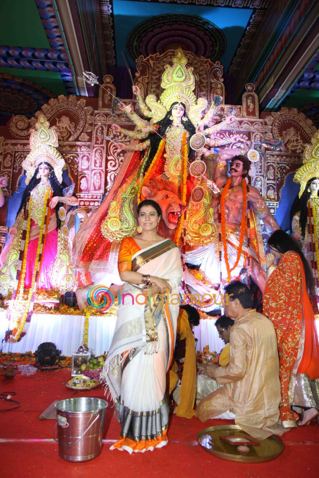 Kajol with Family Celebrates Durga Puja Event hd photo