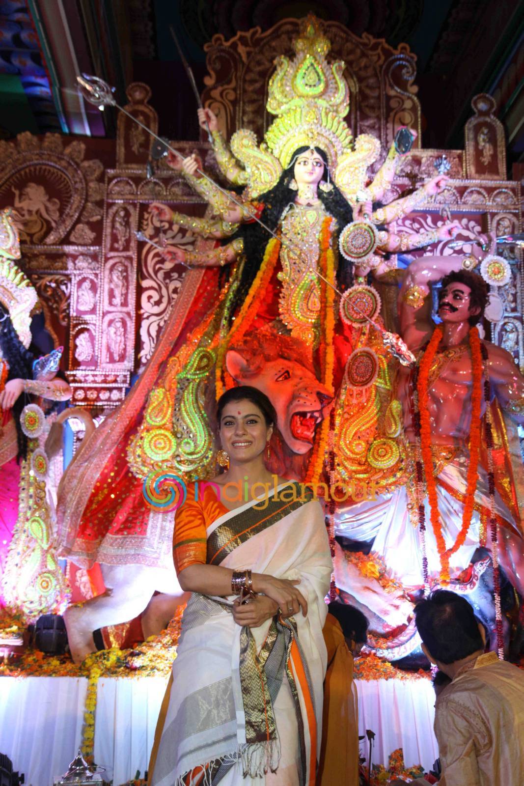 Kajol with Family Celebrates Durga Puja Event hd photo