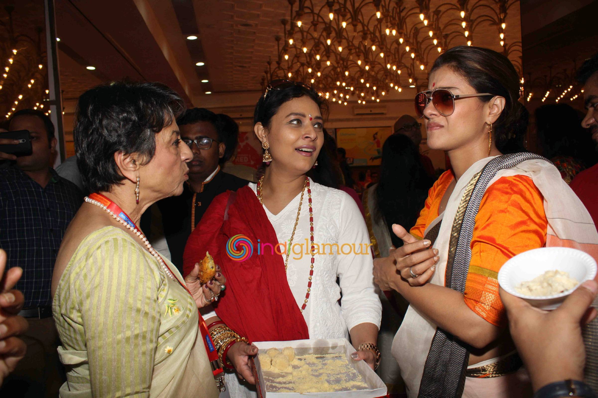 Kajol with Family Celebrates Durga Puja Event hd photo