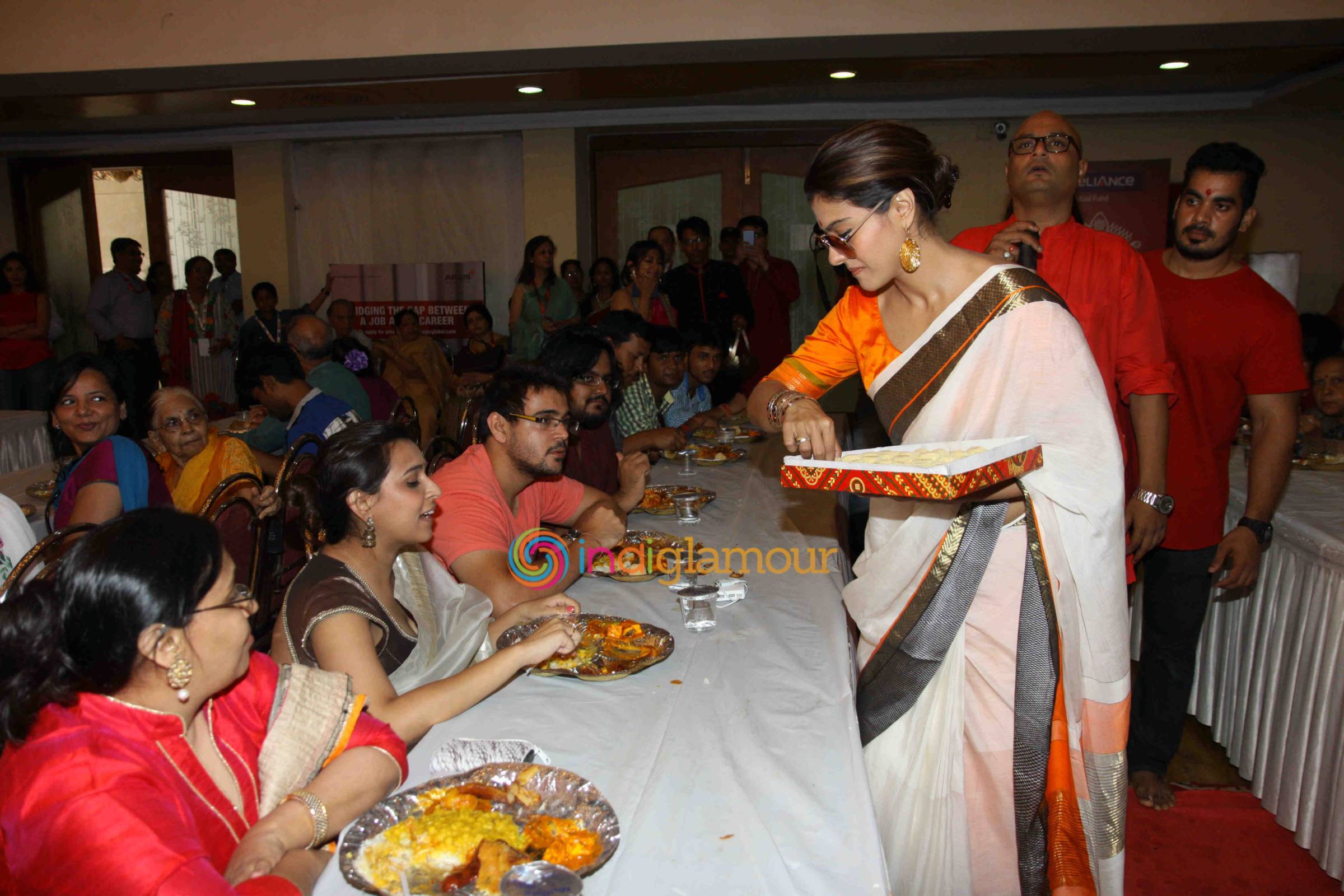 Kajol with Family Celebrates Durga Puja Event hd photo