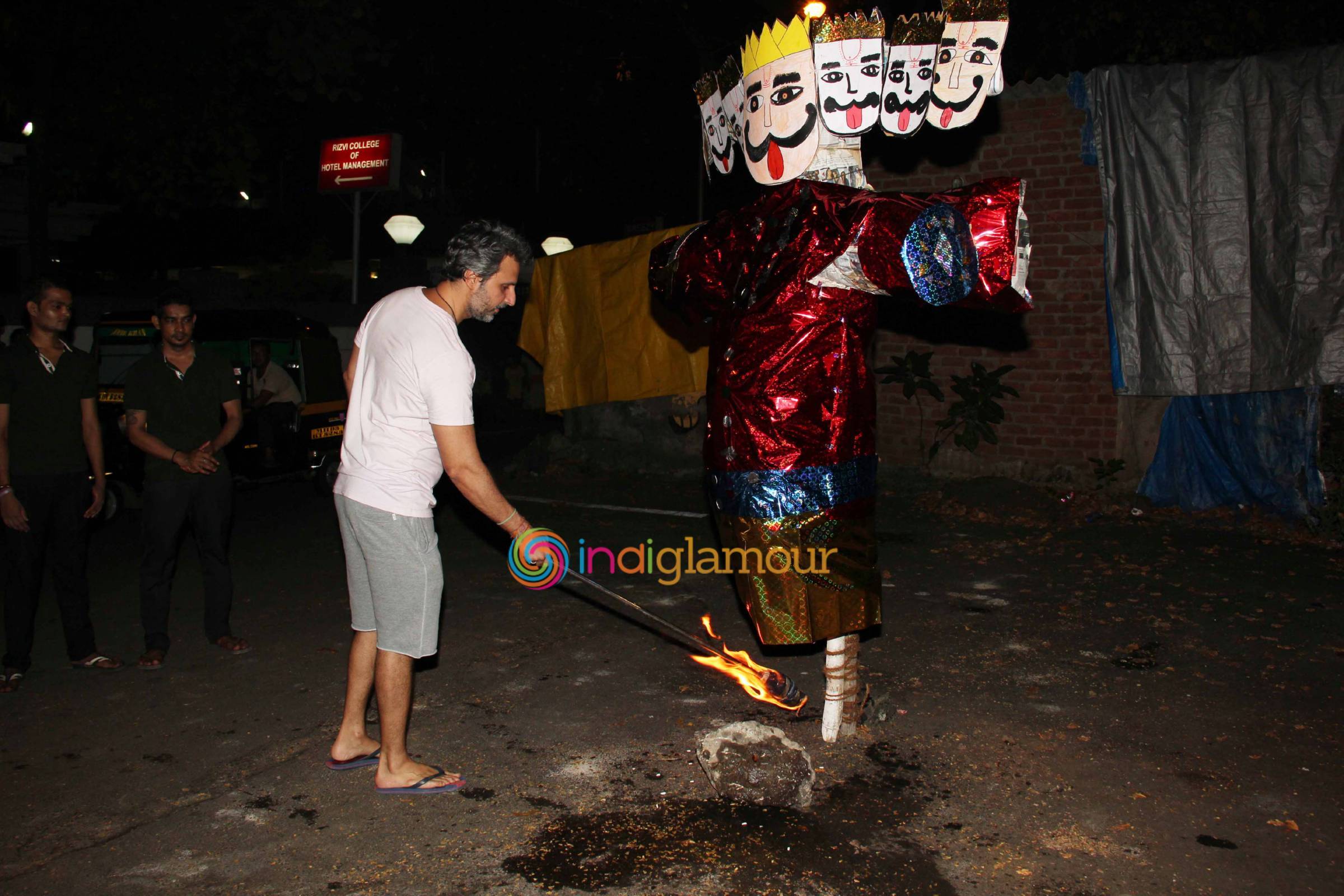 Raveena Tandon Celebrates Dussehra Event hd photo