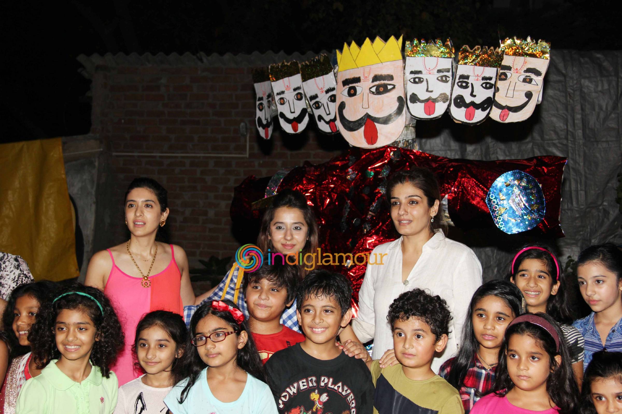 Raveena Tandon Celebrates Dussehra Event hd photo