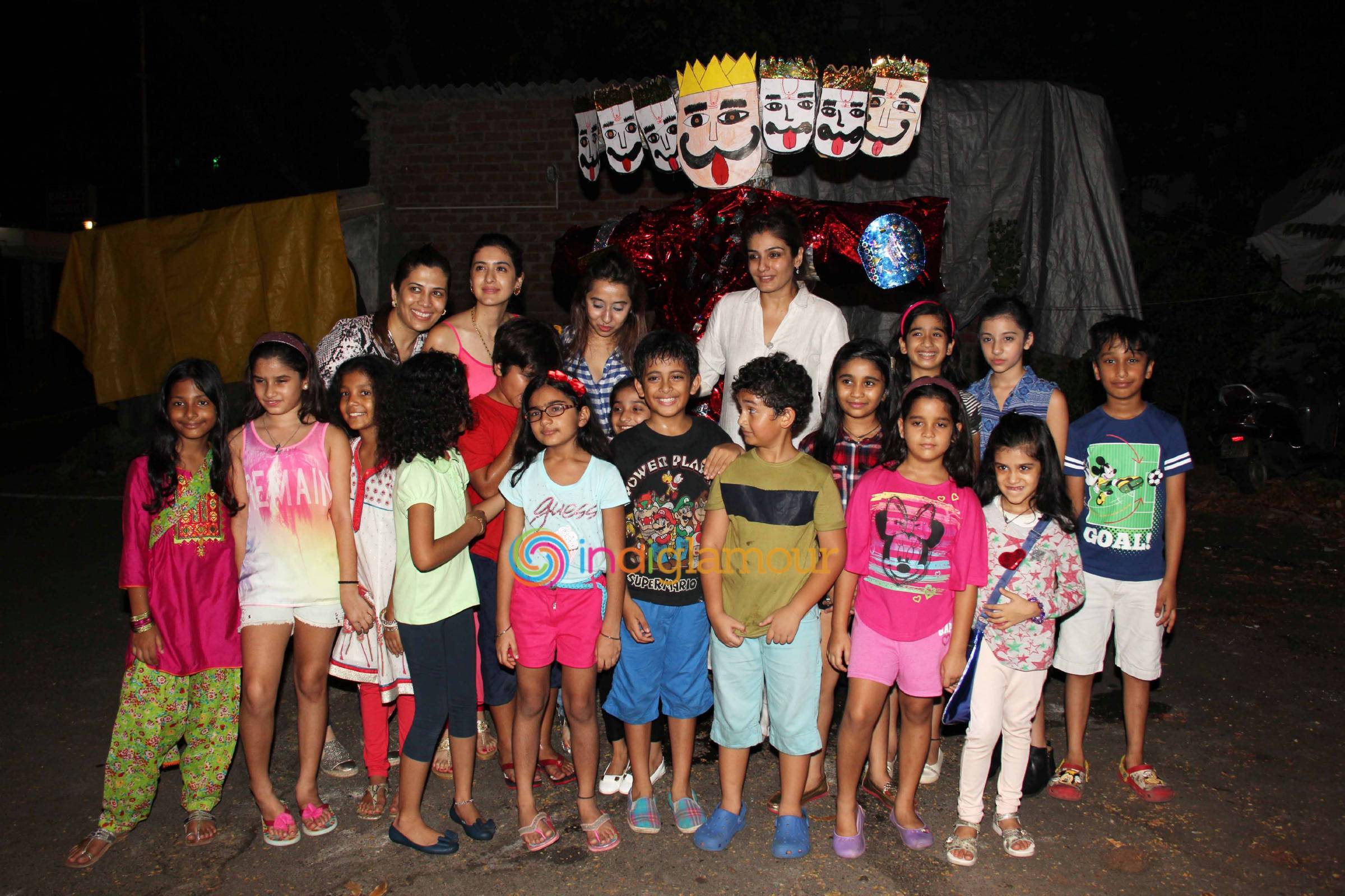 Raveena Tandon Celebrates Dussehra Event hd photo