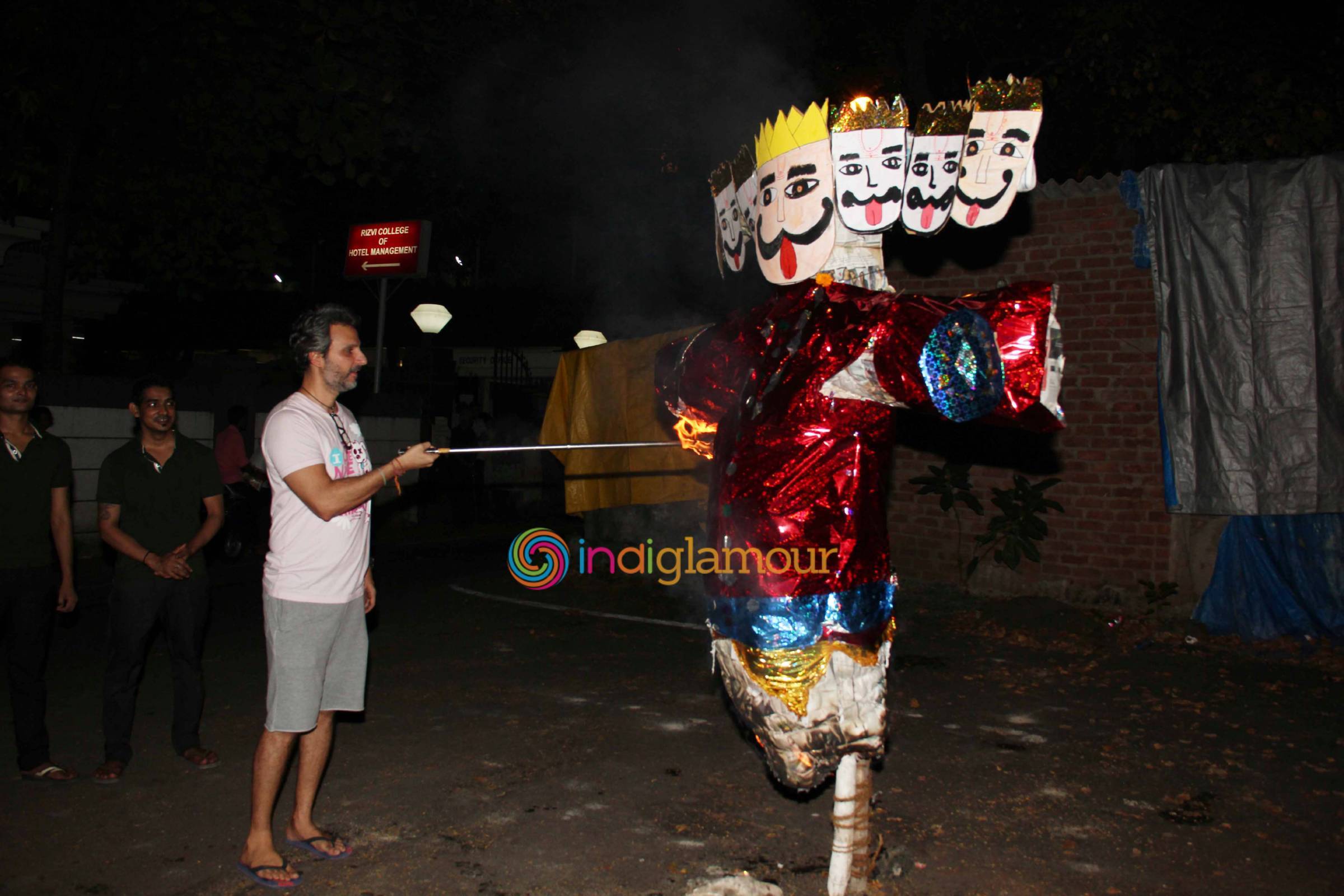 Raveena Tandon Celebrates Dussehra Event hd photo