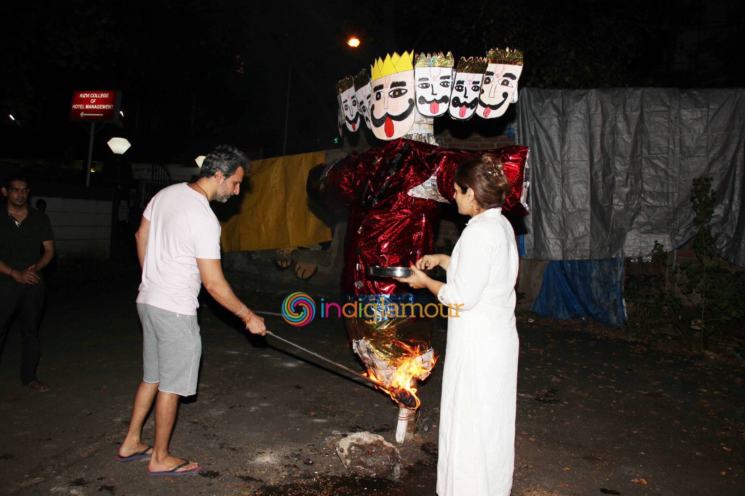Raveena Tandon Celebrates Dussehra Event hd photo