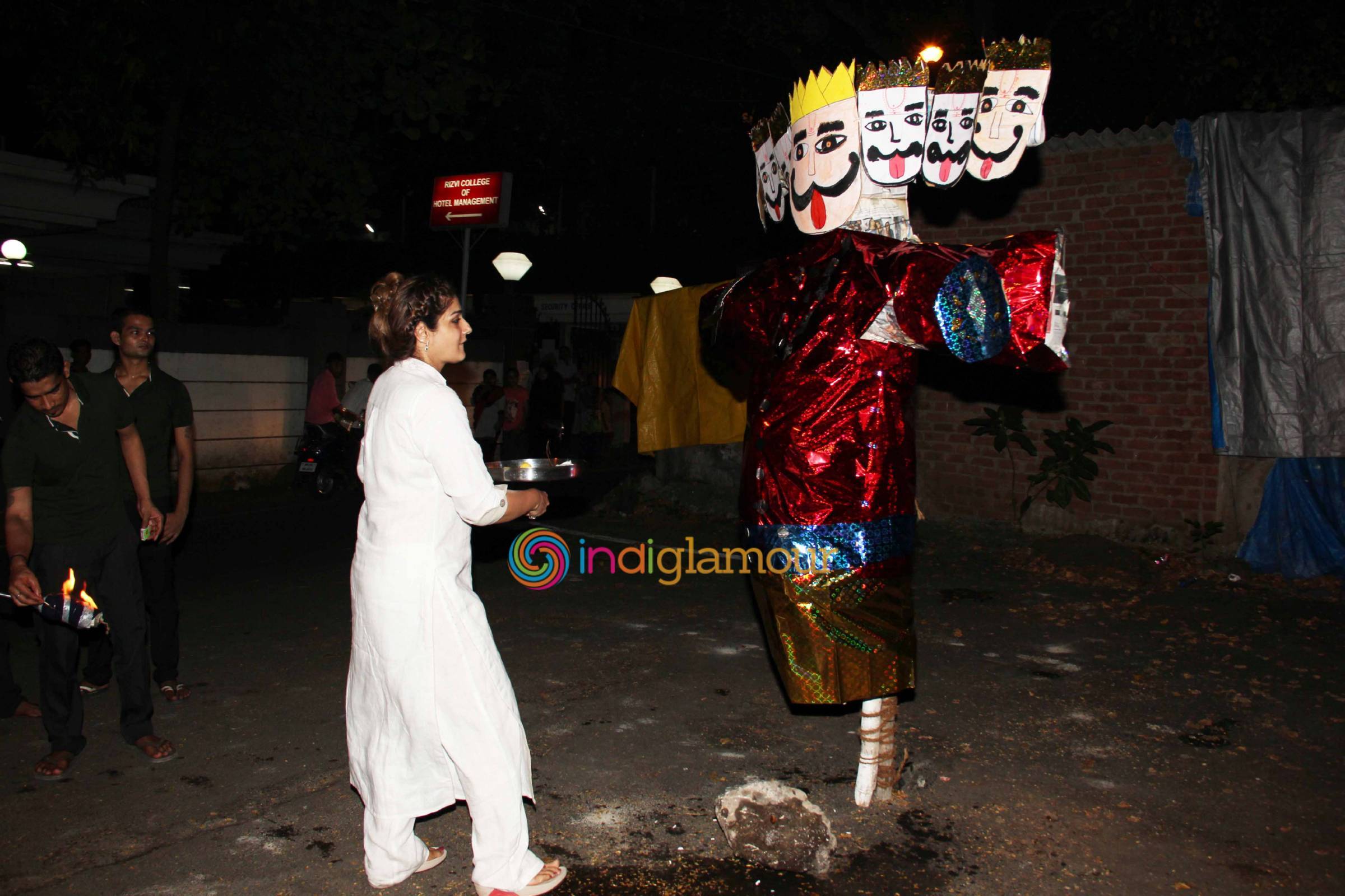 Raveena Tandon Celebrates Dussehra Event hd photo