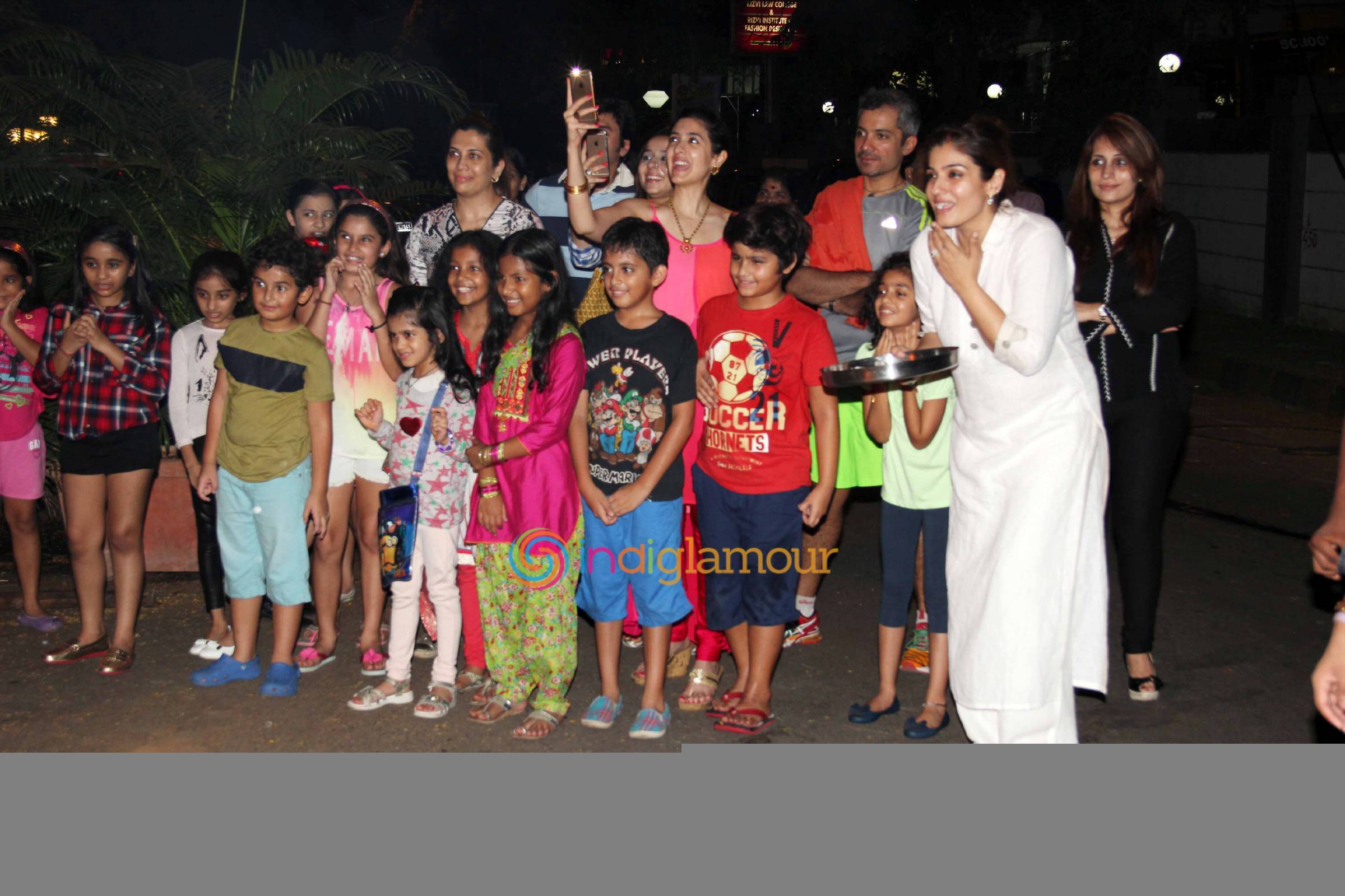 Raveena Tandon Celebrates Dussehra Event hd photo