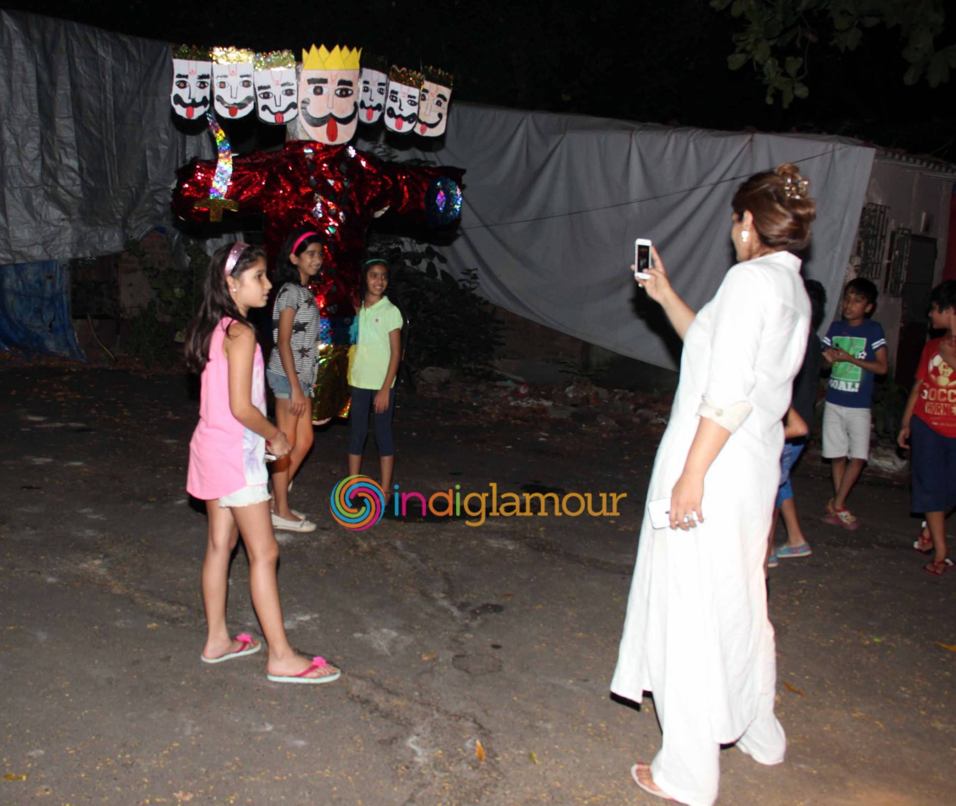 Raveena Tandon Celebrates Dussehra Event hd photo